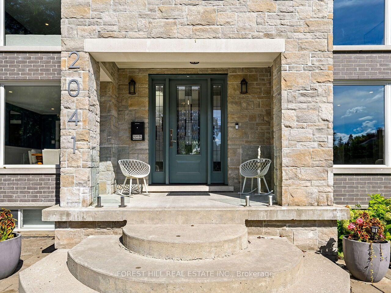 Photo 4 of 2041 Stewart Crescent, Mississauga, Lakeview — HOMEH