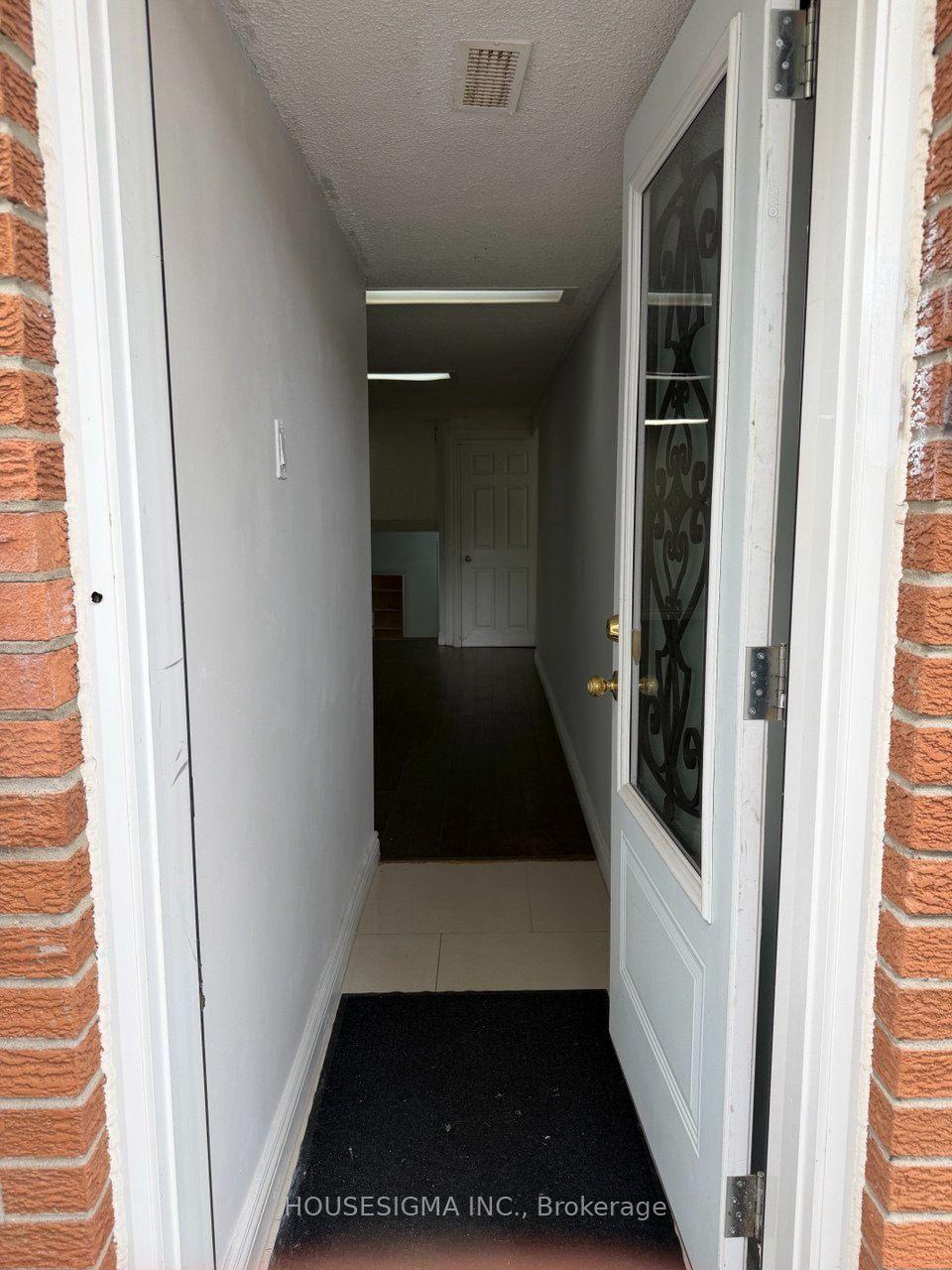 Photo 4 of 34 Ladner Drive, North York, Pleasant View — HOMEH