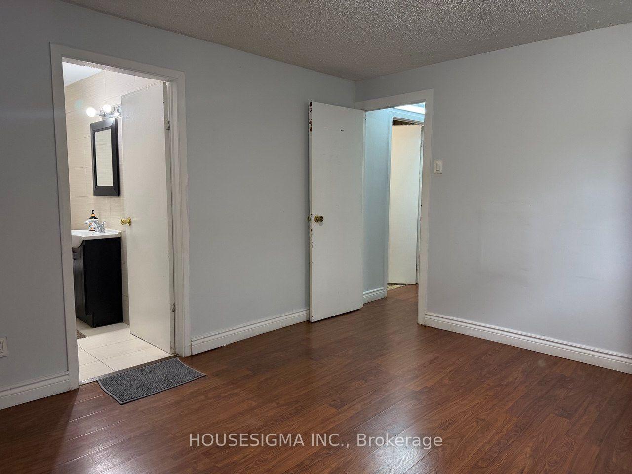 Photo 10 of 34 Ladner Drive, North York, Pleasant View — HOMEH