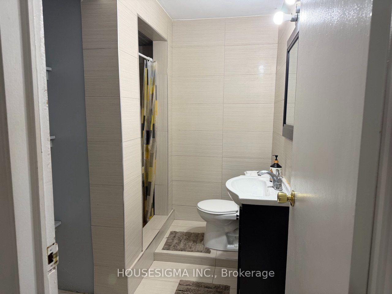 Photo 12 of 34 Ladner Drive, North York, Pleasant View — HOMEH