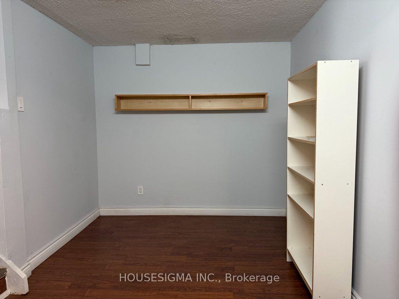 Photo 13 of 34 Ladner Drive, North York, Pleasant View — HOMEH