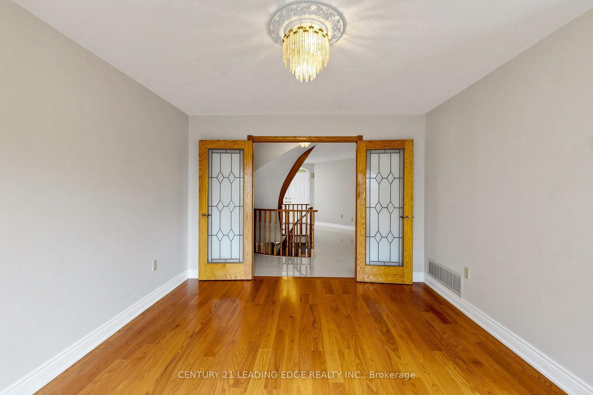 Photo 4 of 92 Erickson Drive, Whitby, Blue Grass Meadows — HOMEH
