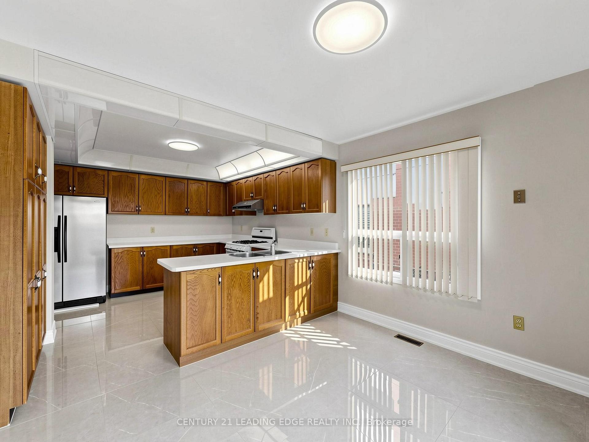 Photo 6 of 92 Erickson Drive, Whitby, Blue Grass Meadows — HOMEH