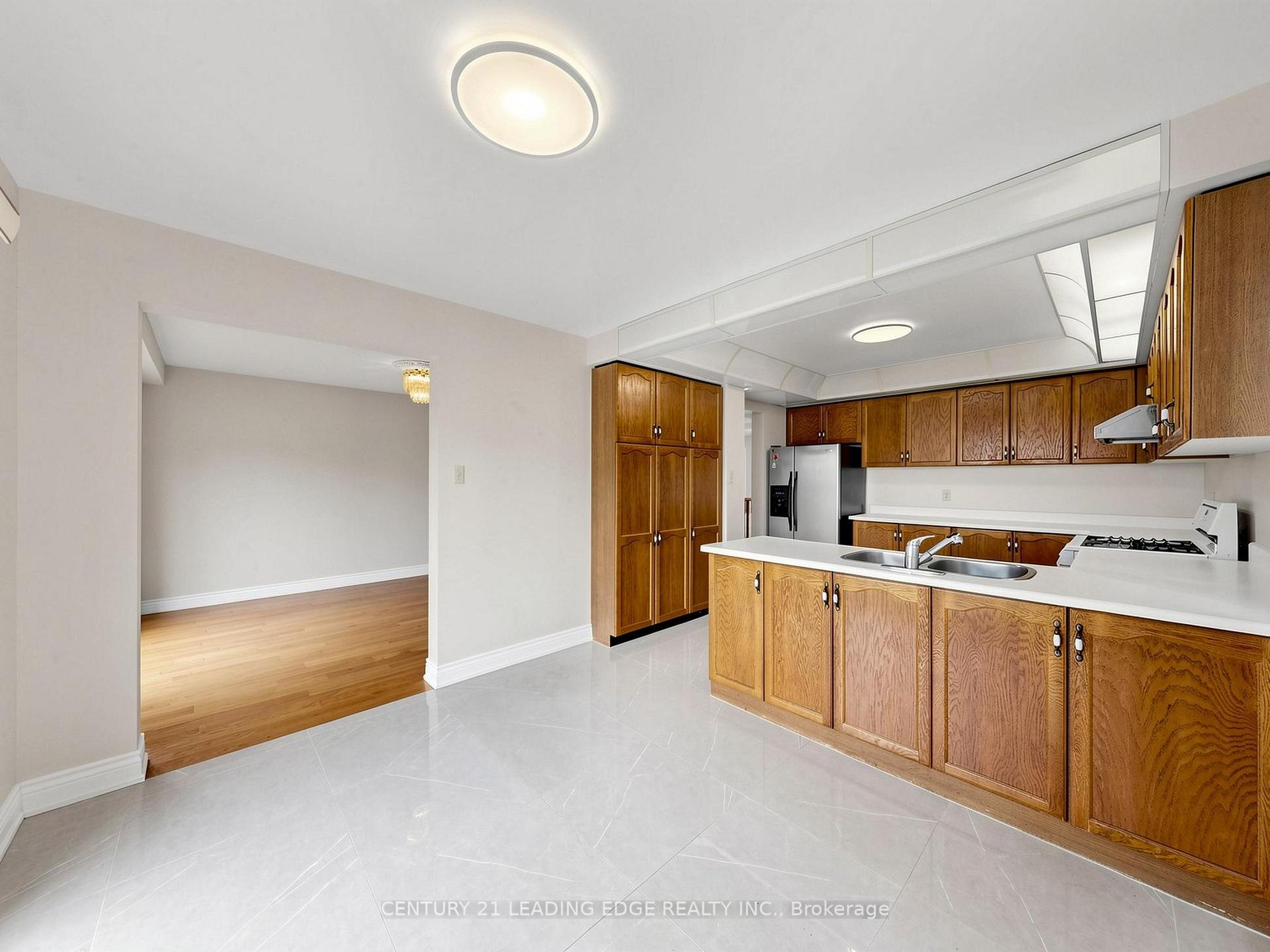 Photo 7 of 92 Erickson Drive, Whitby, Blue Grass Meadows — HOMEH