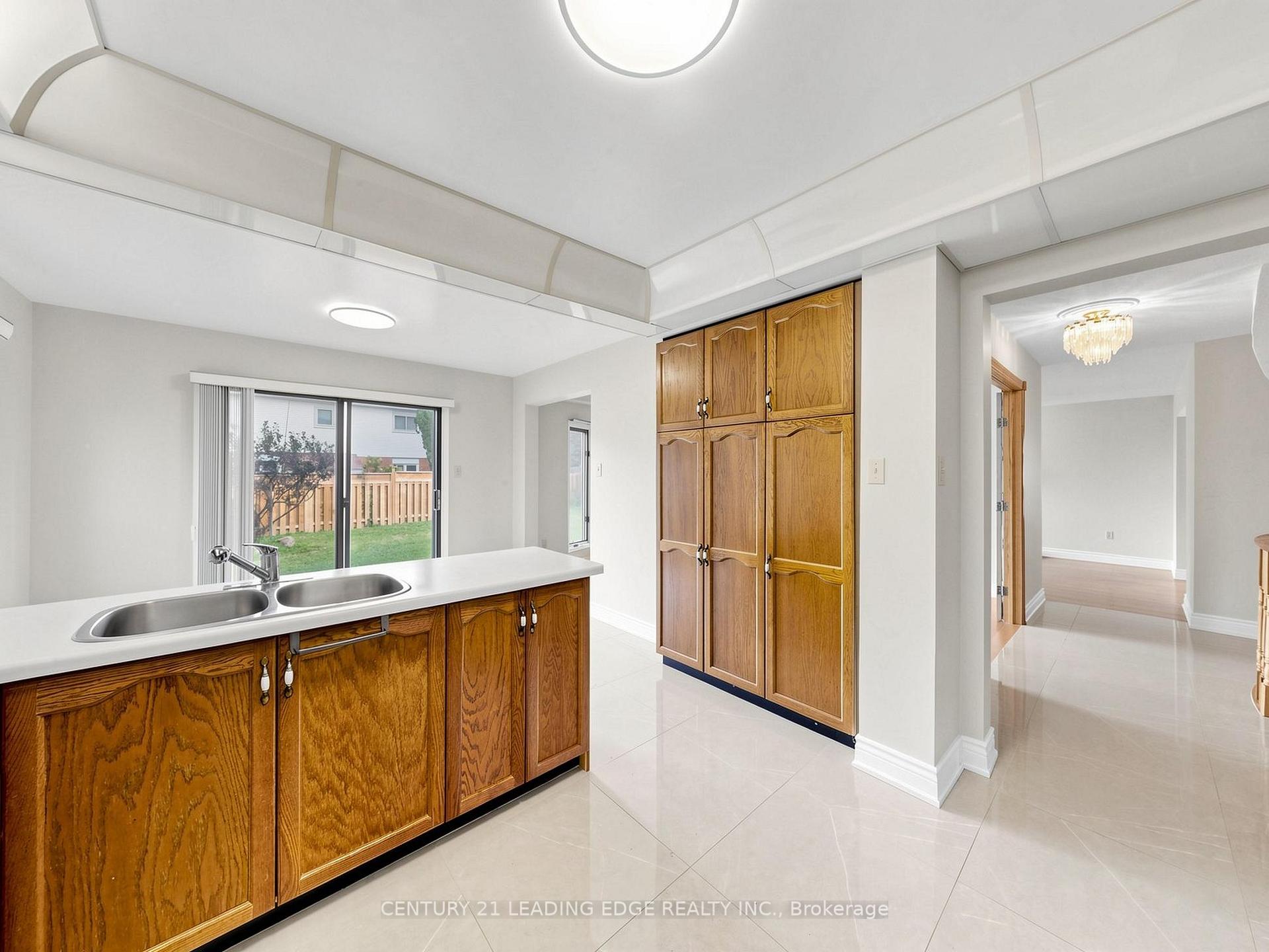 Photo 8 of 92 Erickson Drive, Whitby, Blue Grass Meadows — HOMEH