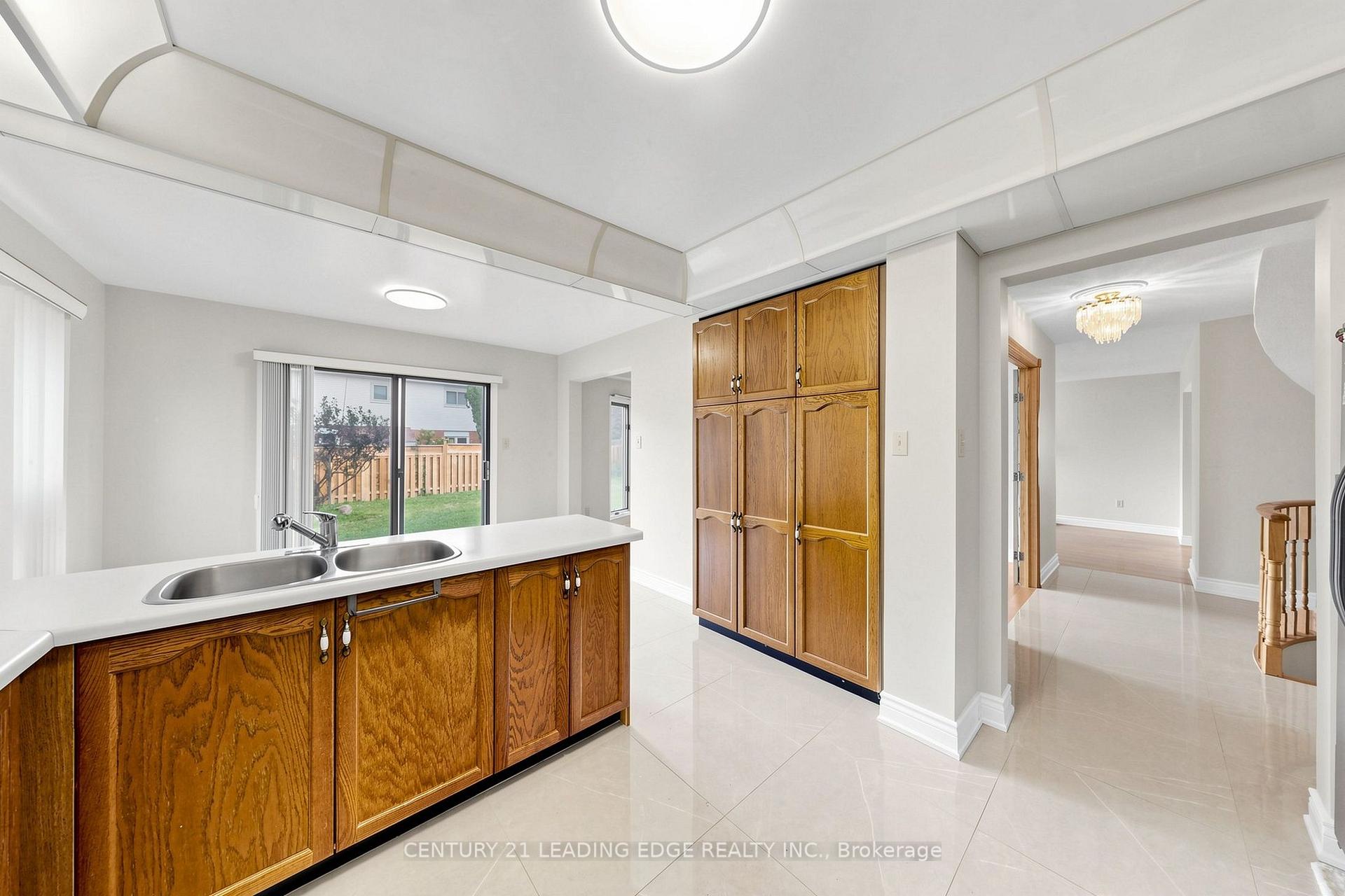 Photo 10 of 92 Erickson Drive, Whitby, Blue Grass Meadows — HOMEH