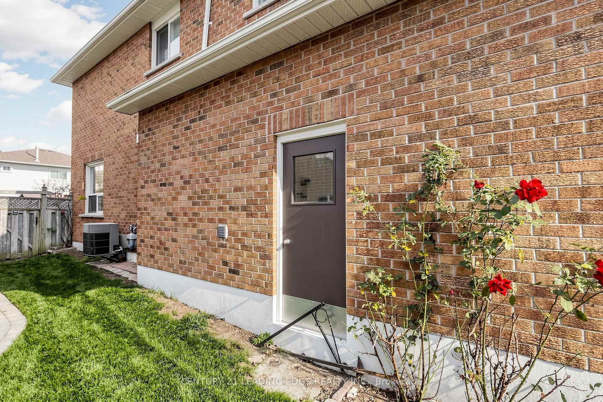 Photo 39 of 92 Erickson Drive, Whitby, Blue Grass Meadows — HOMEH