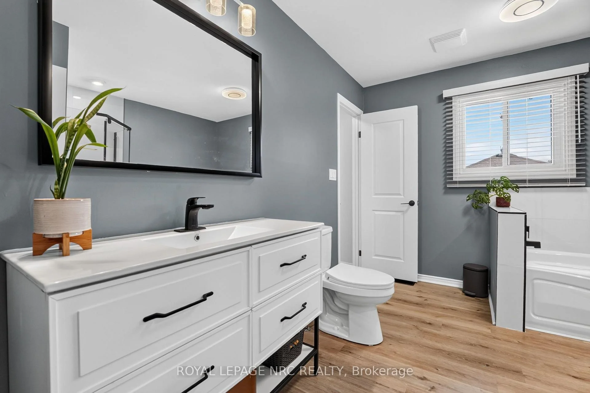 Photo 30 of 160 Vansickle Road, St. Catharines, Rykert/Vansickle — HOMEH