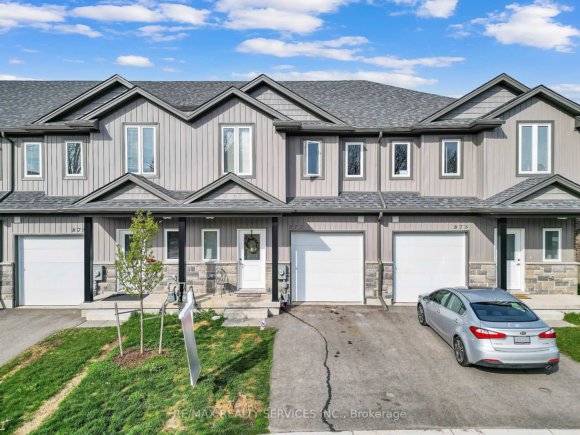 Photo 1 of 877 Edinburgh Drive, Woodstock, Woodstock - North — HOMEH