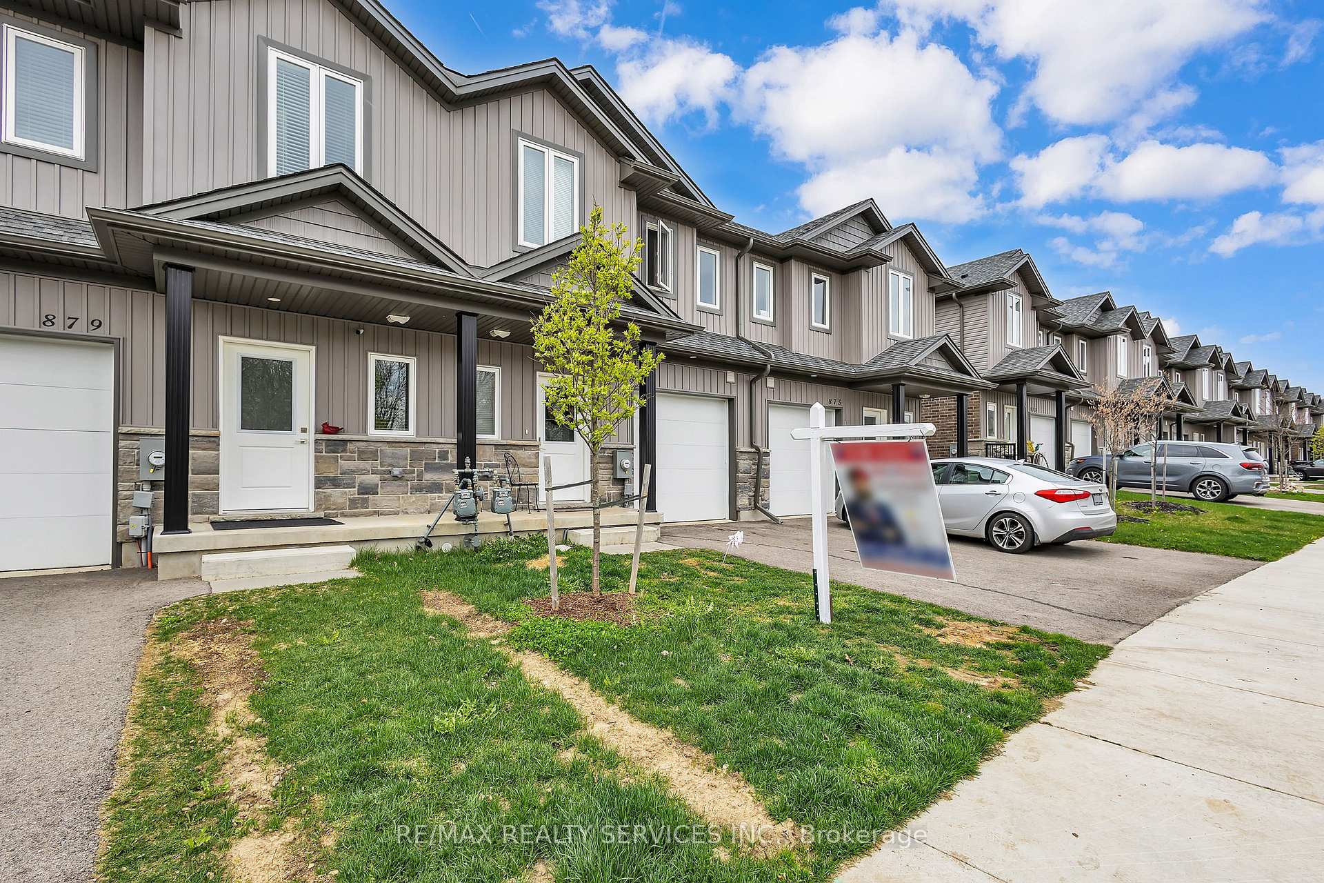 Photo 4 of 877 Edinburgh Drive, Woodstock, Woodstock - North — HOMEH