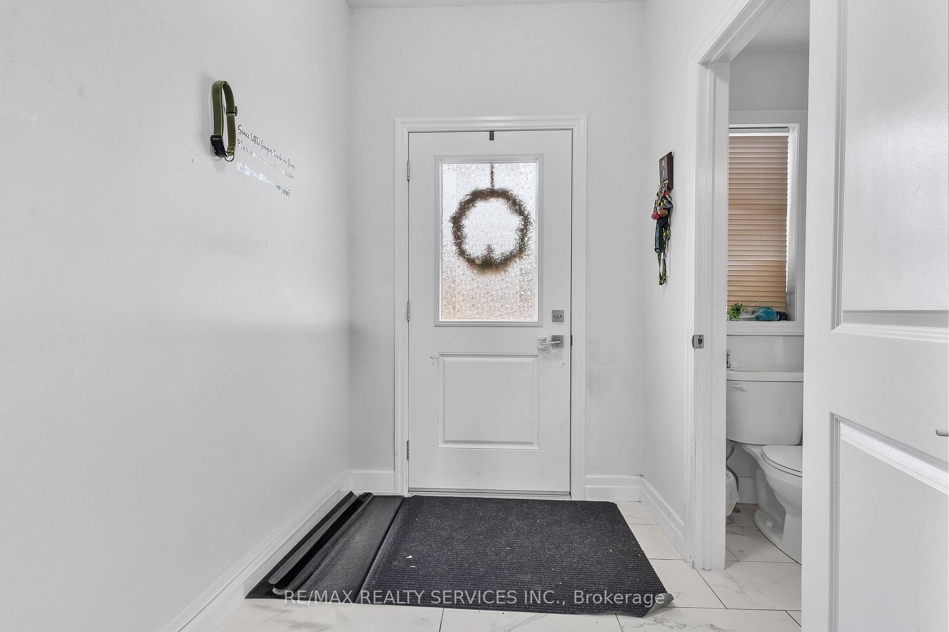 Photo 6 of 877 Edinburgh Drive, Woodstock, Woodstock - North — HOMEH