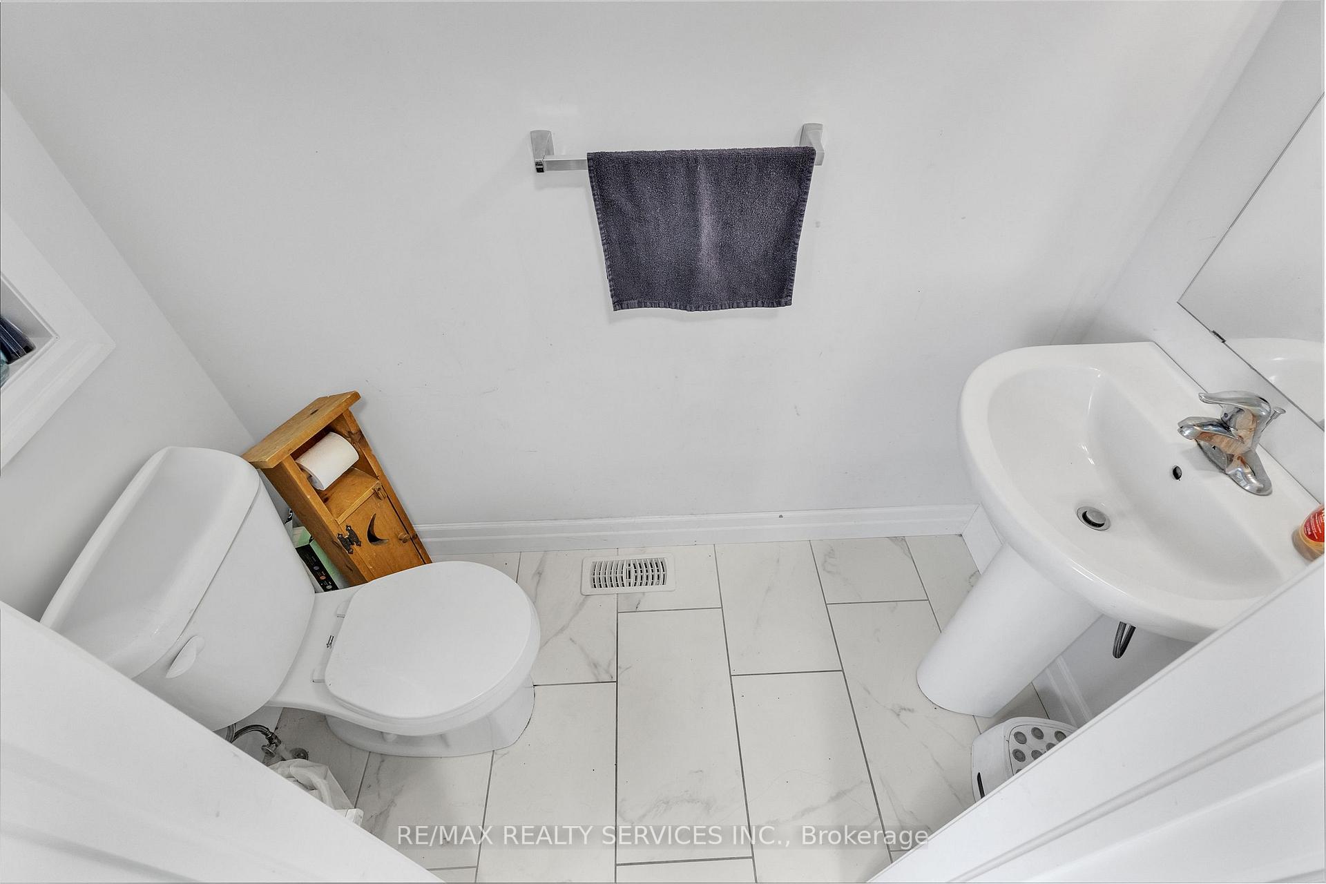 Photo 7 of 877 Edinburgh Drive, Woodstock, Woodstock - North — HOMEH
