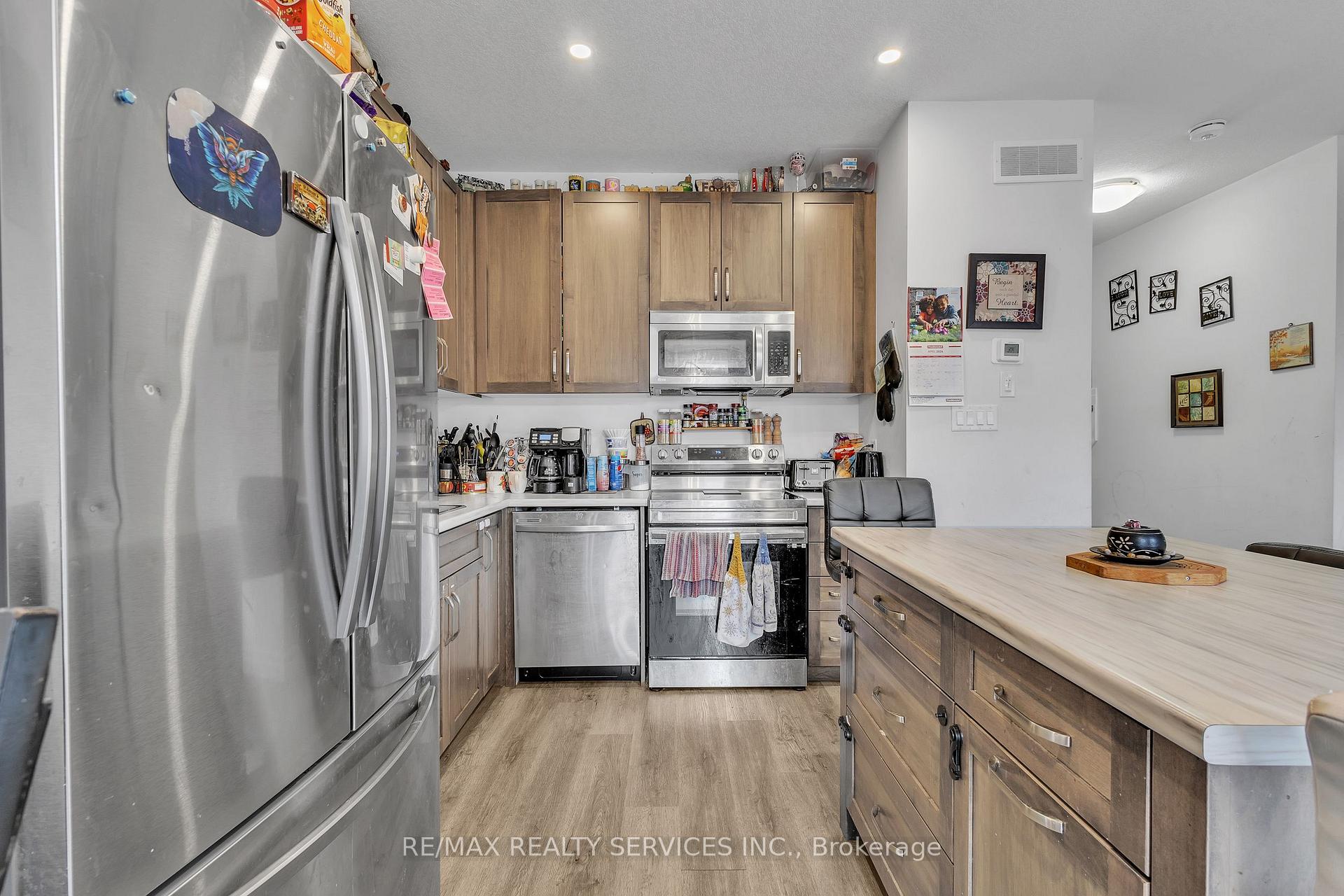 Photo 15 of 877 Edinburgh Drive, Woodstock, Woodstock - North — HOMEH