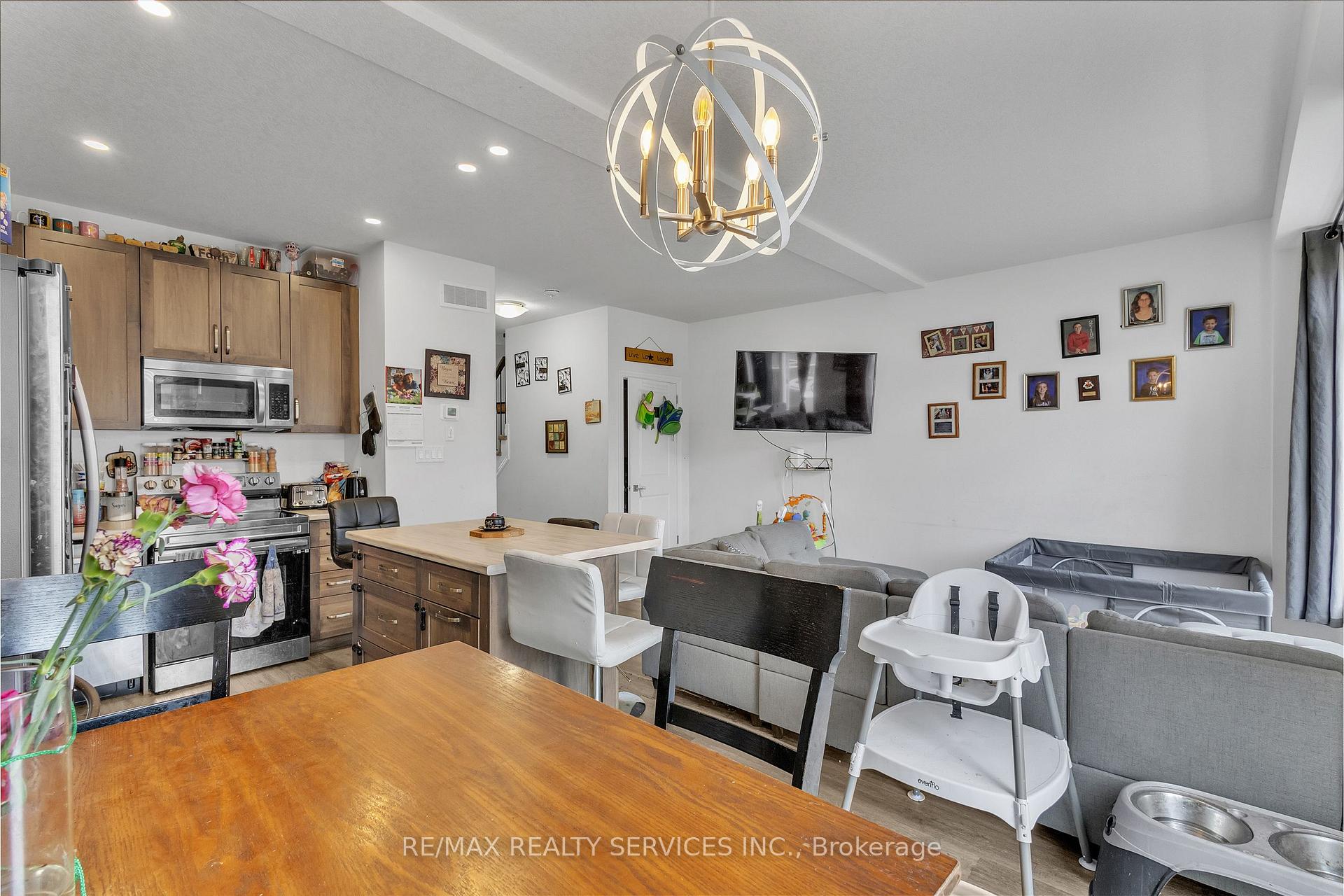Photo 16 of 877 Edinburgh Drive, Woodstock, Woodstock - North — HOMEH