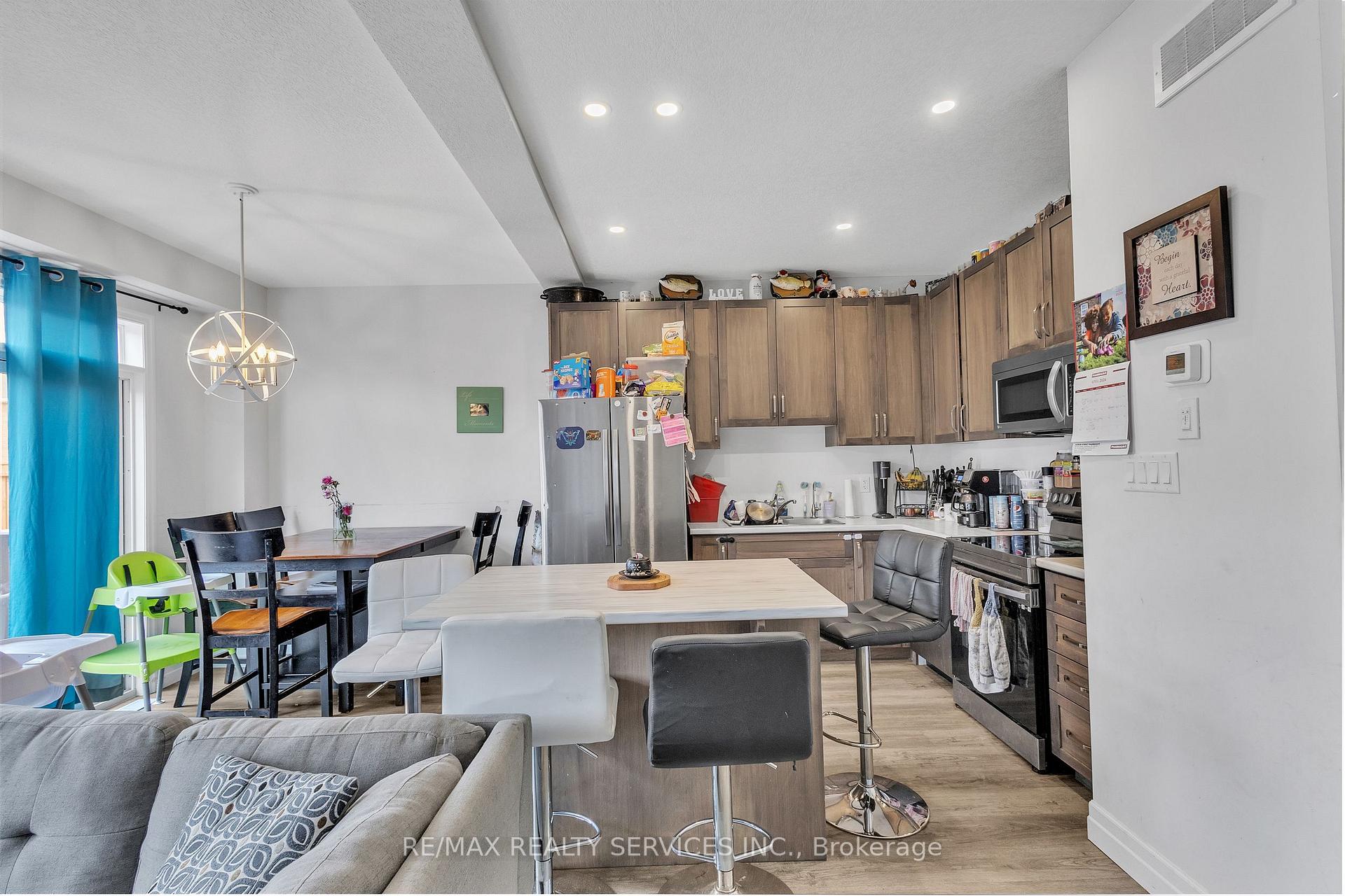 Photo 17 of 877 Edinburgh Drive, Woodstock, Woodstock - North — HOMEH