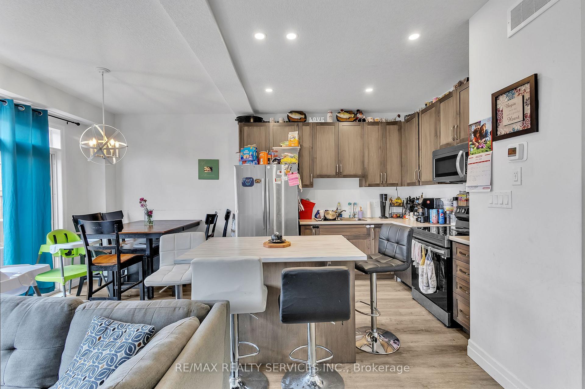 Photo 18 of 877 Edinburgh Drive, Woodstock, Woodstock - North — HOMEH