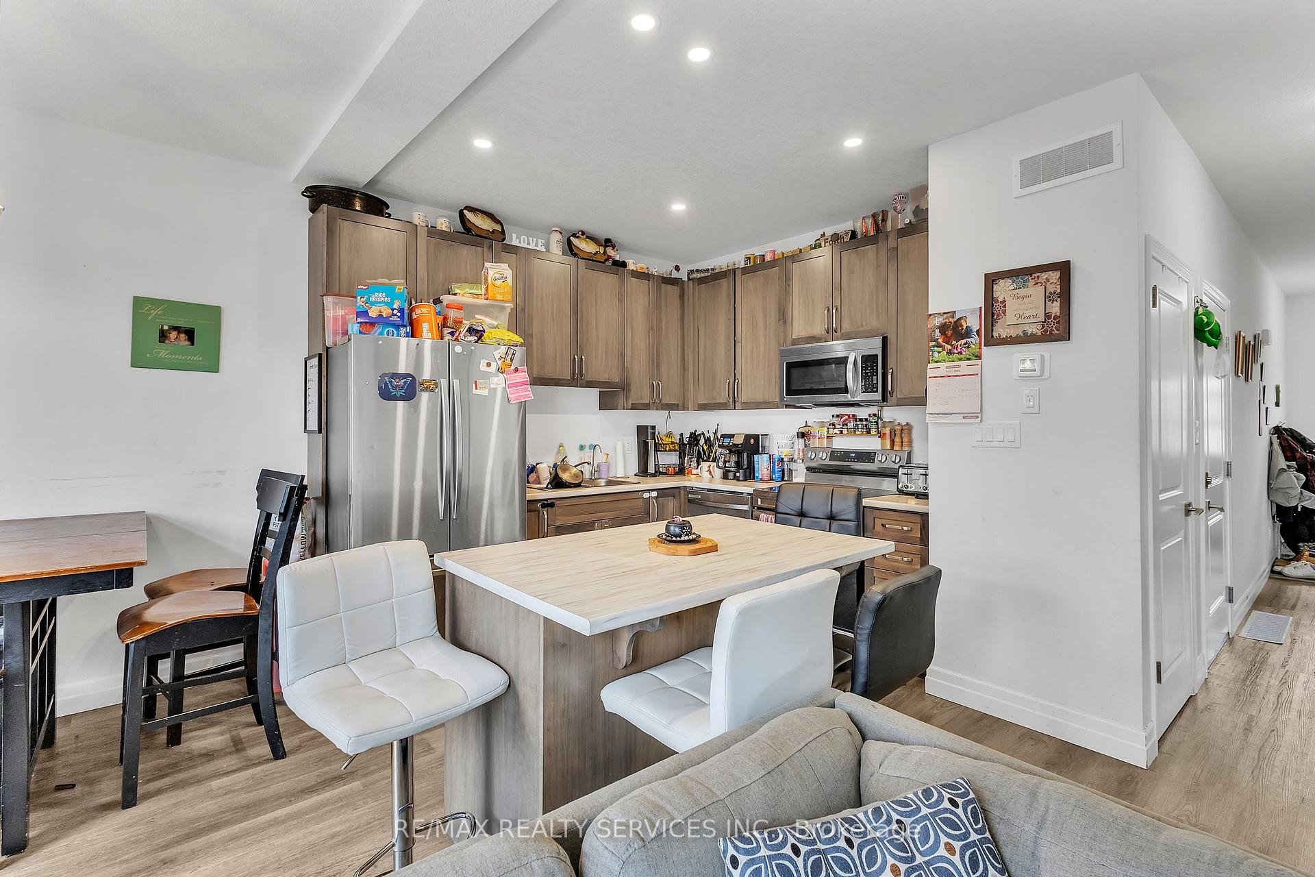 Photo 19 of 877 Edinburgh Drive, Woodstock, Woodstock - North — HOMEH