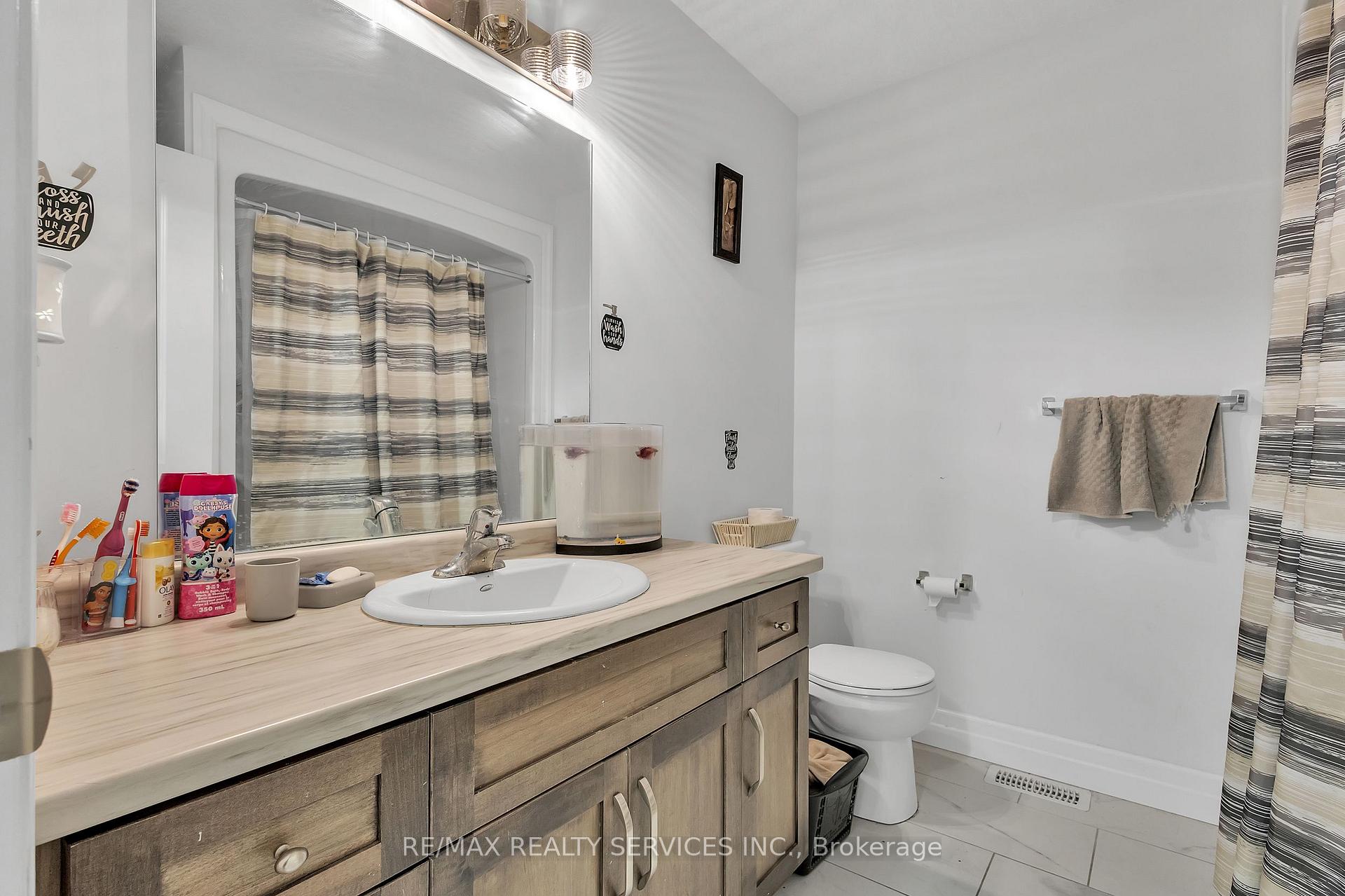 Photo 23 of 877 Edinburgh Drive, Woodstock, Woodstock - North — HOMEH
