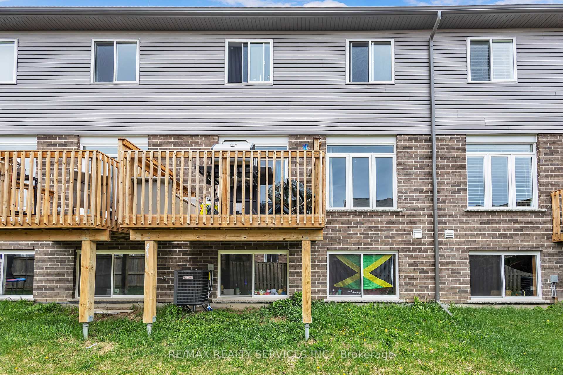 Photo 28 of 877 Edinburgh Drive, Woodstock, Woodstock - North — HOMEH