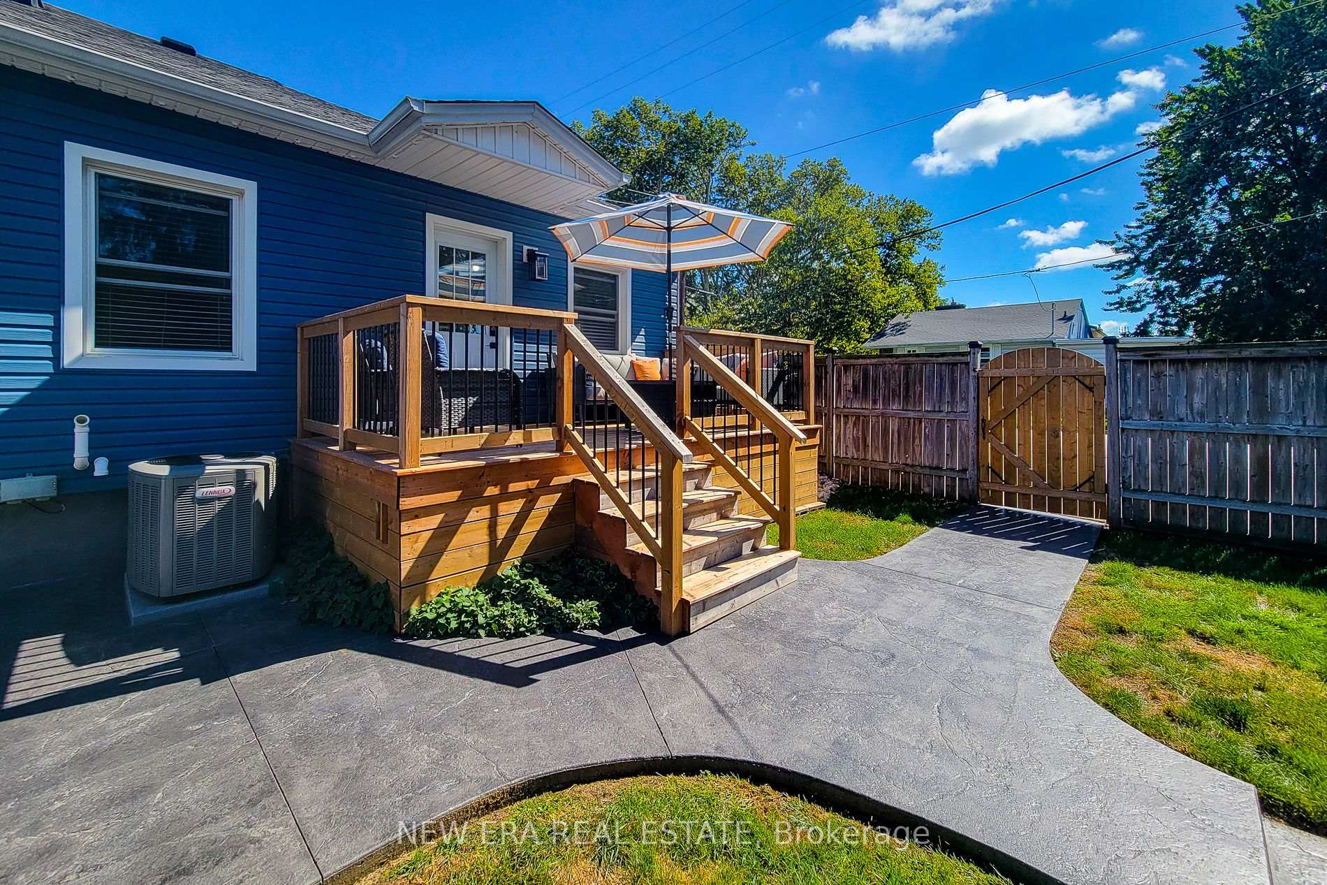 Photo 10 of 19 Thorndale Avenue, St. Catharines, Haig — HOMEH