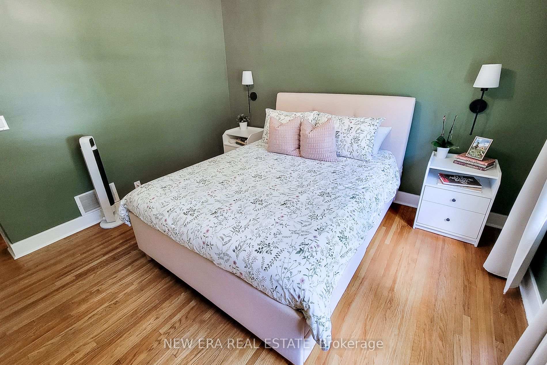 Photo 26 of 19 Thorndale Avenue, St. Catharines, Haig — HOMEH