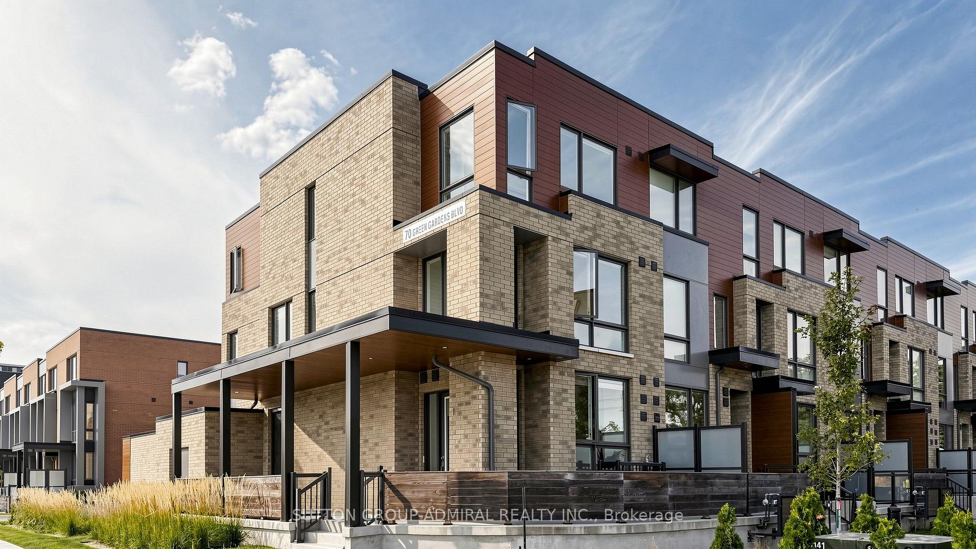 Photo 2 of Unit 1, 70 Green Gardens Boulevard, Toronto, Englemount-Lawrence — HOMEH