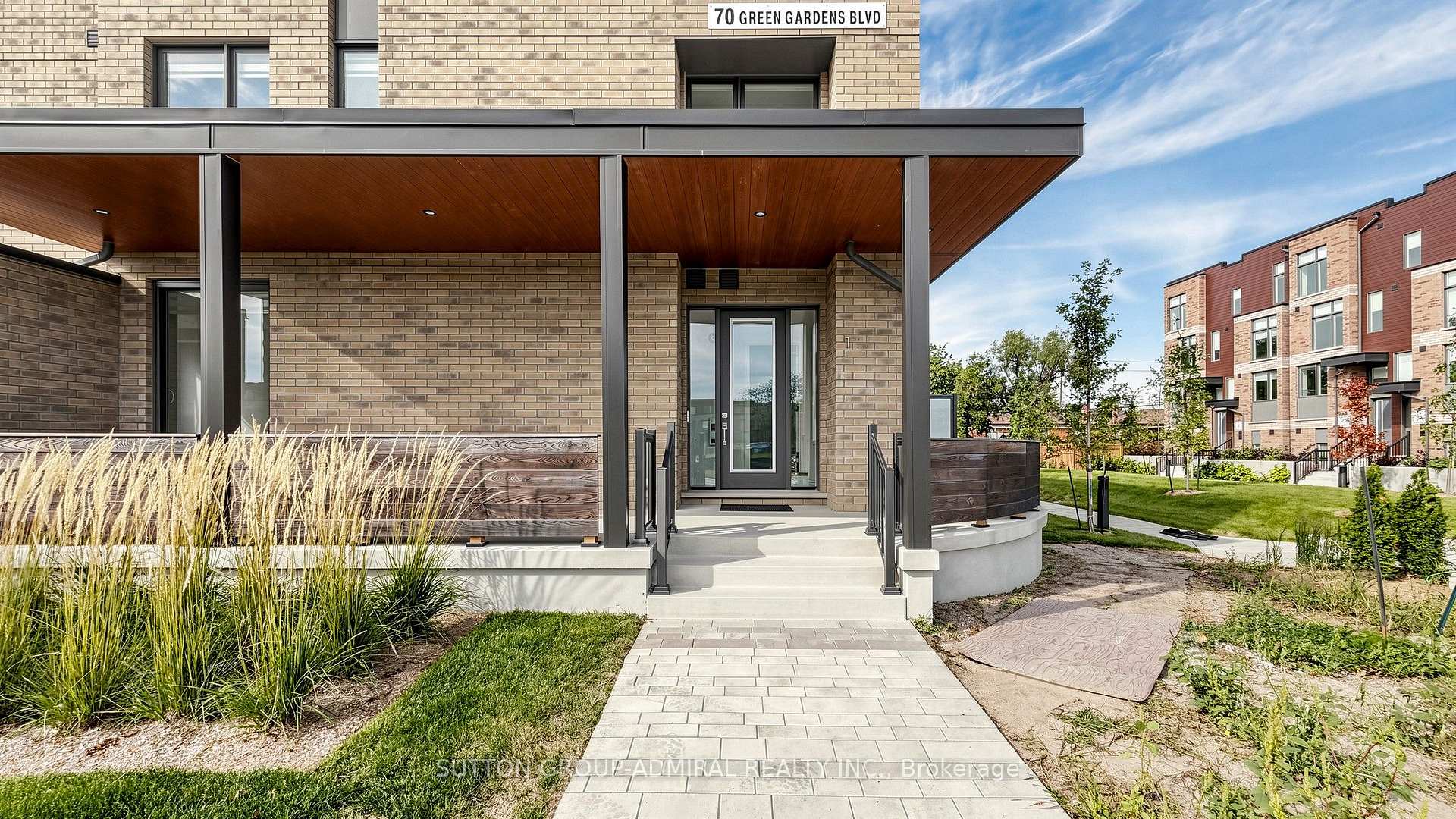 Photo 3 of Unit 1, 70 Green Gardens Boulevard, Toronto, Englemount-Lawrence — HOMEH