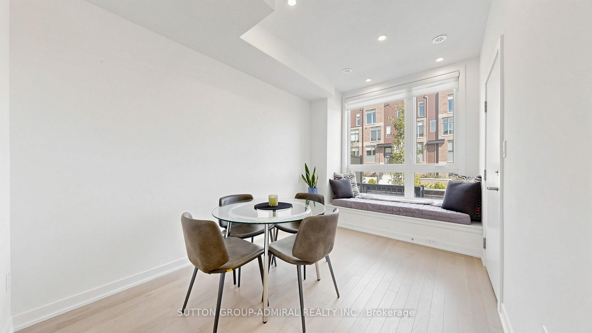 Photo 5 of Unit 1, 70 Green Gardens Boulevard, Toronto, Englemount-Lawrence — HOMEH