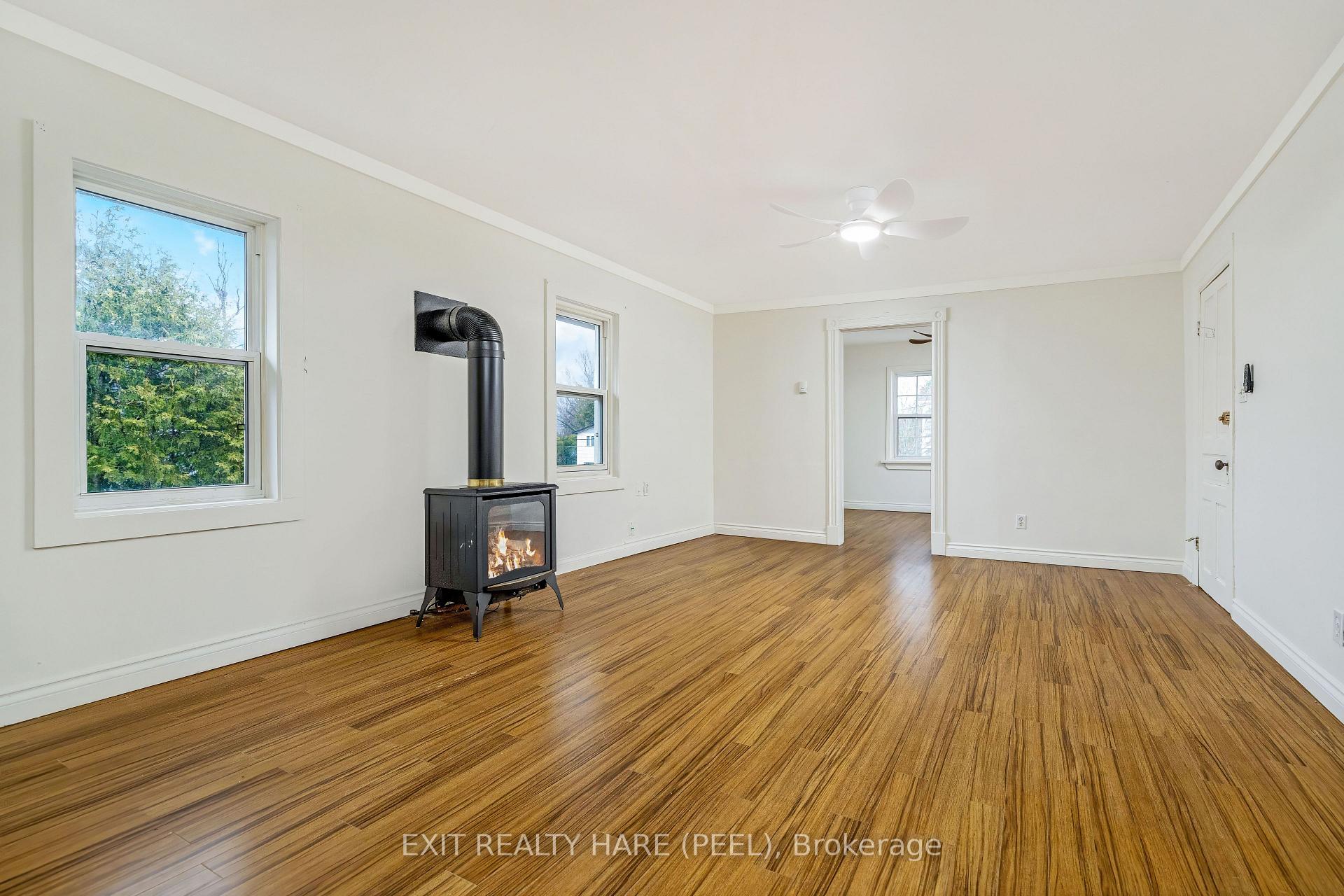 Photo 32 of 31 Brock Street, Halton Hills, Acton — HOMEH