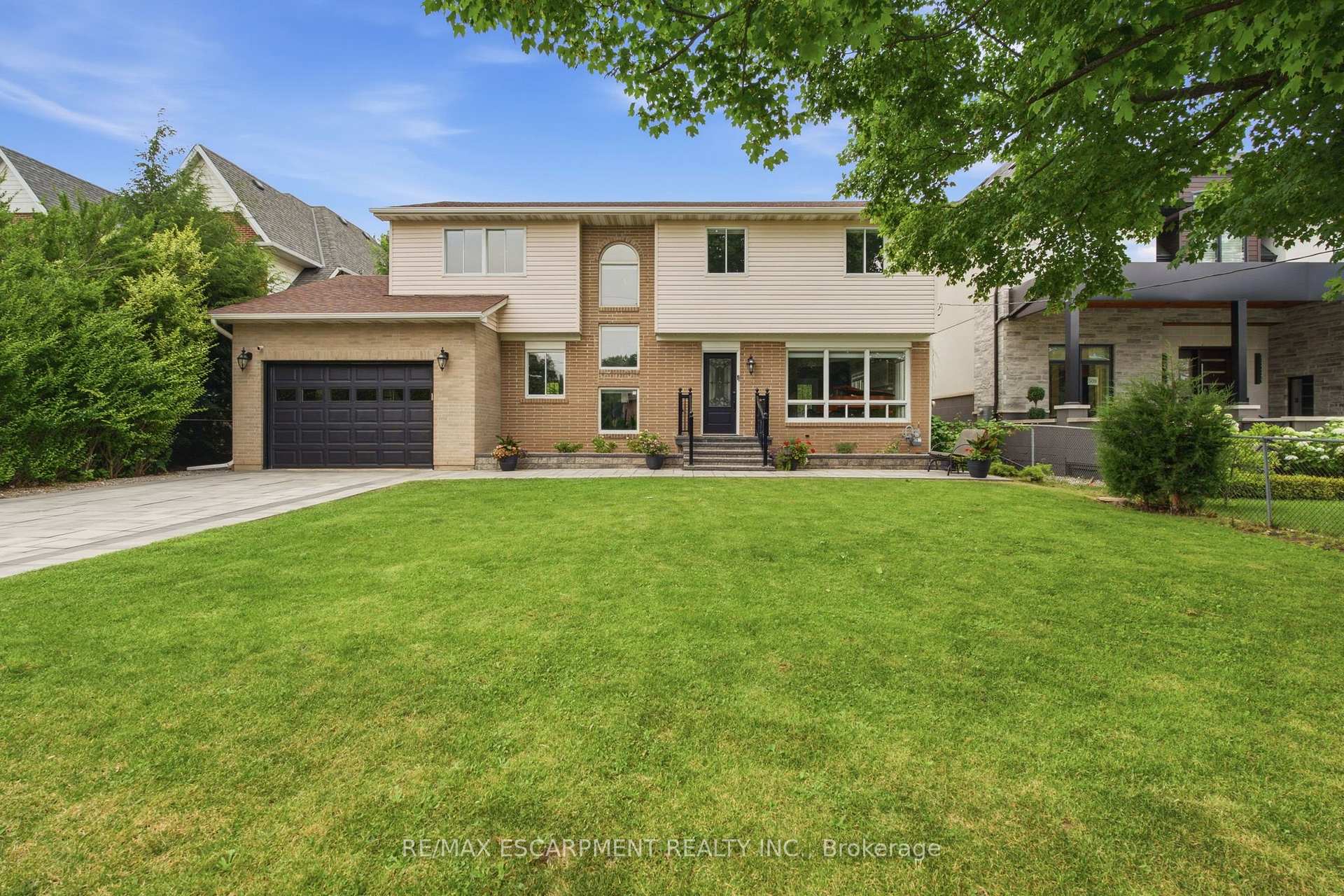 Photo 2 of 513 Maplehurst Avenue, Oakville, West — HOMEH