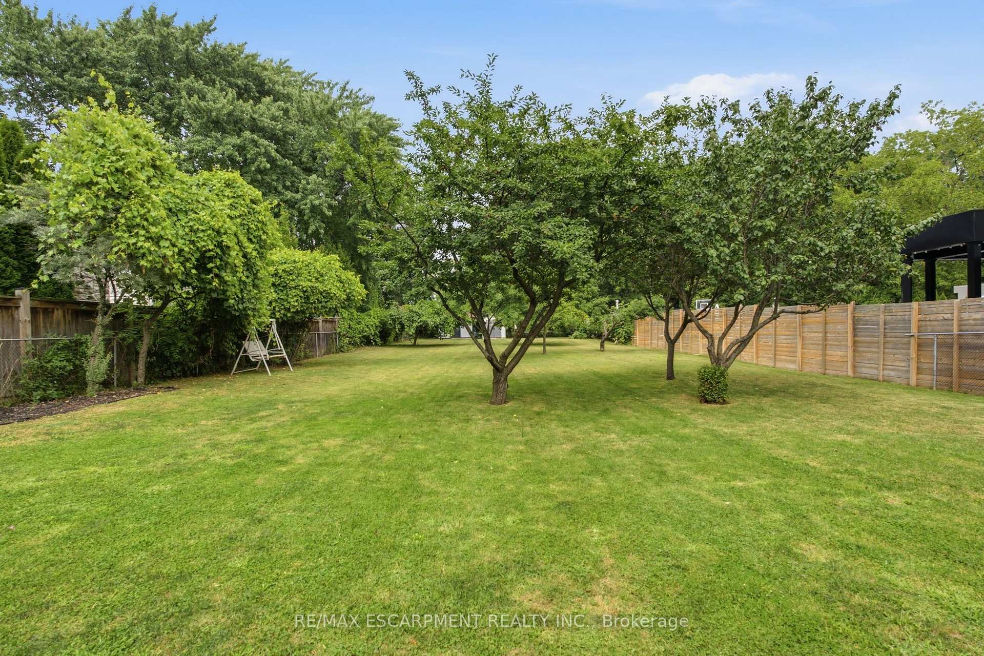 Photo 3 of 513 Maplehurst Avenue, Oakville, West — HOMEH