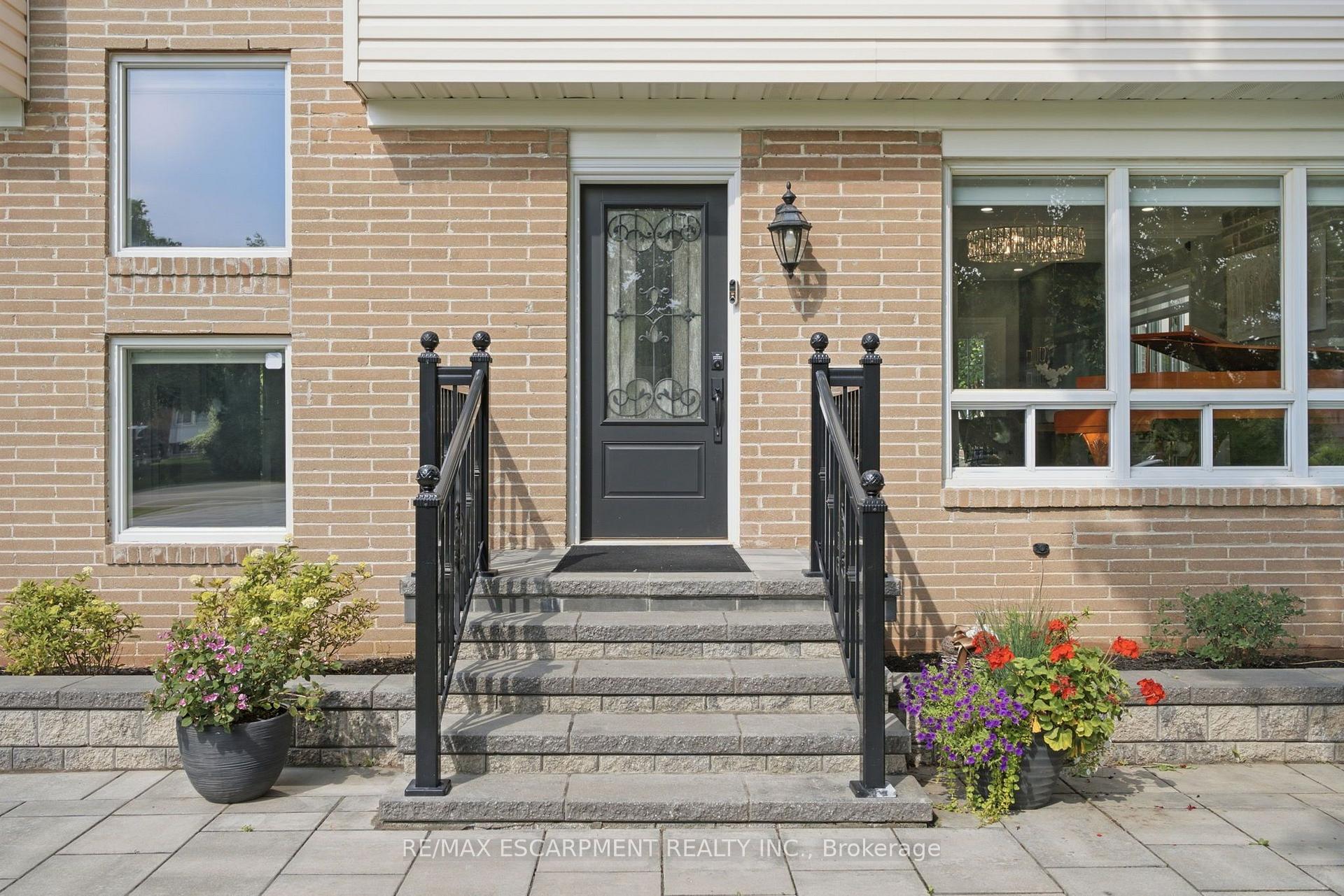 Photo 4 of 513 Maplehurst Avenue, Oakville, West — HOMEH