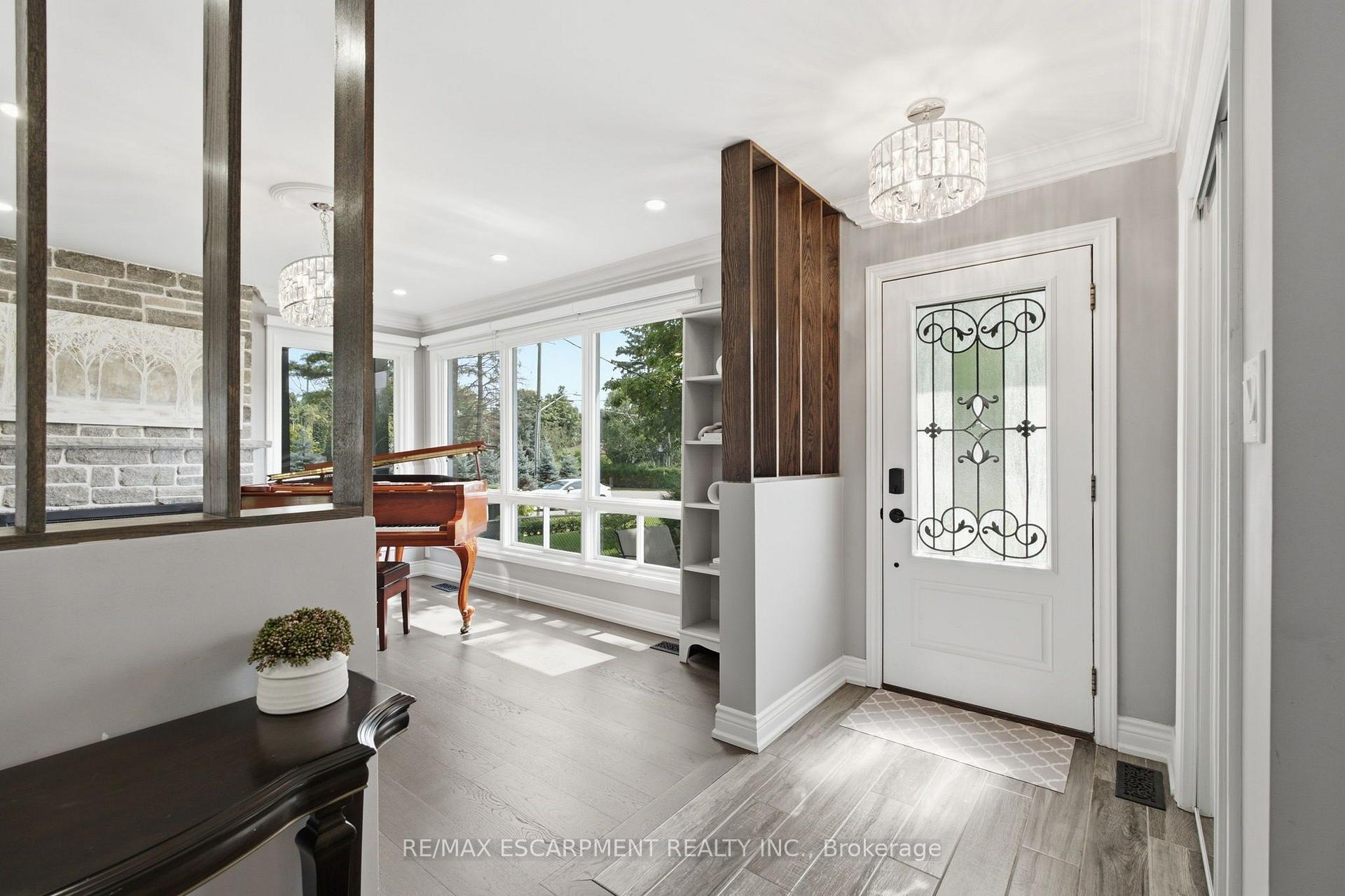 Photo 5 of 513 Maplehurst Avenue, Oakville, West — HOMEH