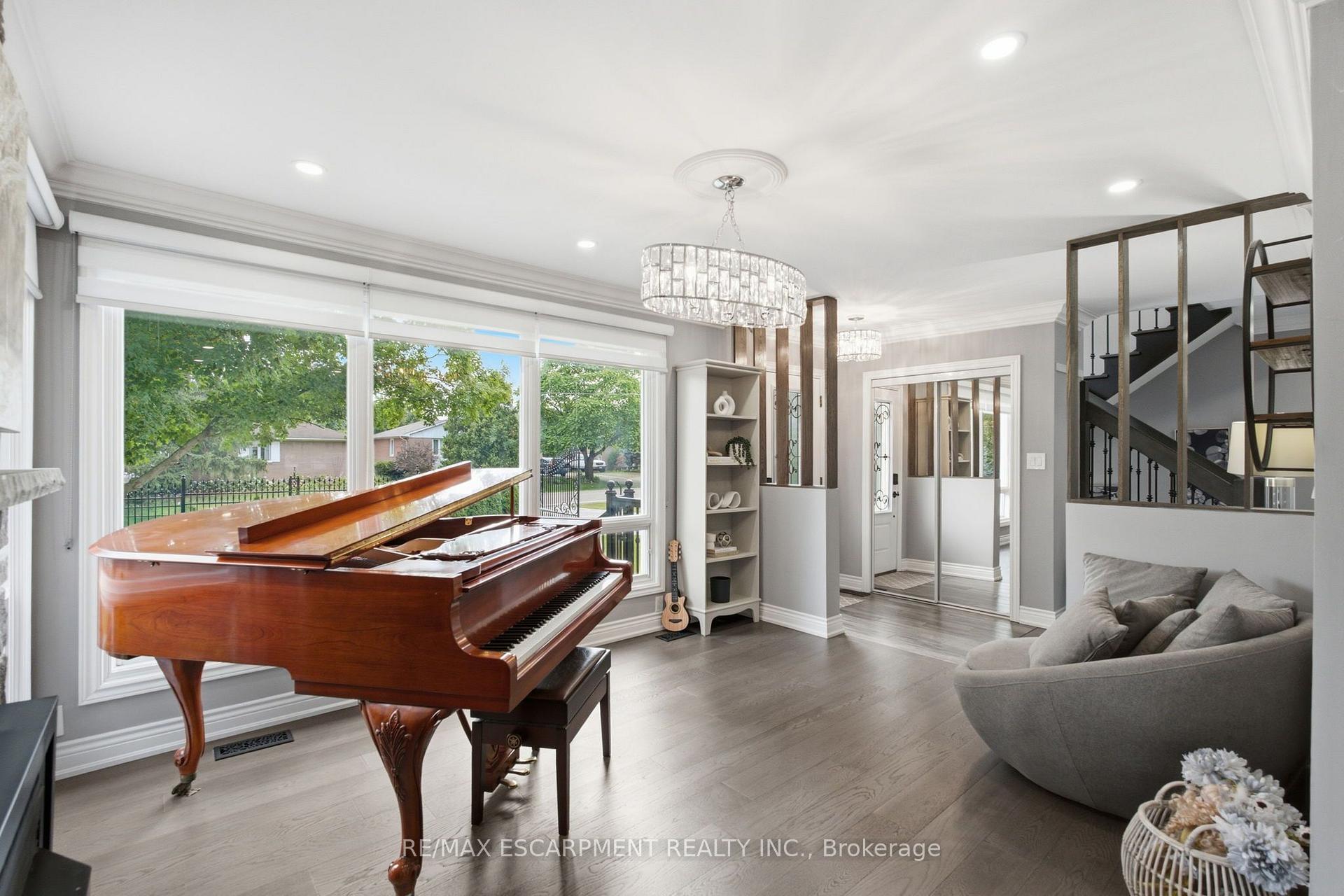Photo 8 of 513 Maplehurst Avenue, Oakville, West — HOMEH