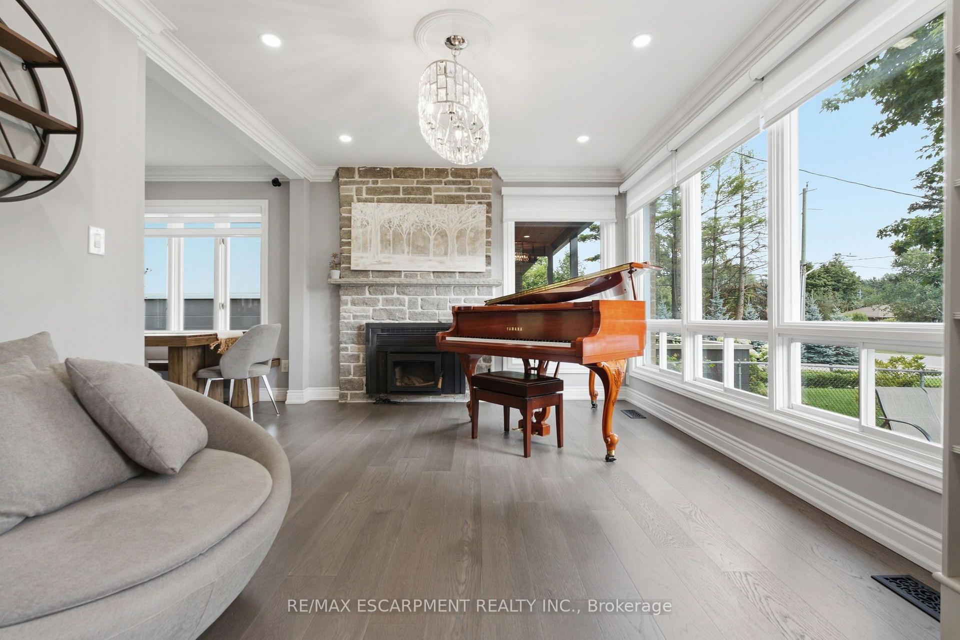 Photo 9 of 513 Maplehurst Avenue, Oakville, West — HOMEH