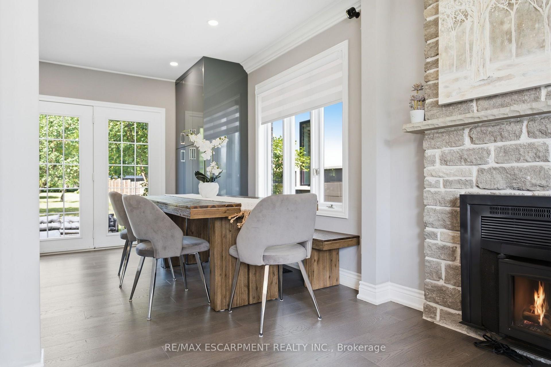 Photo 10 of 513 Maplehurst Avenue, Oakville, West — HOMEH