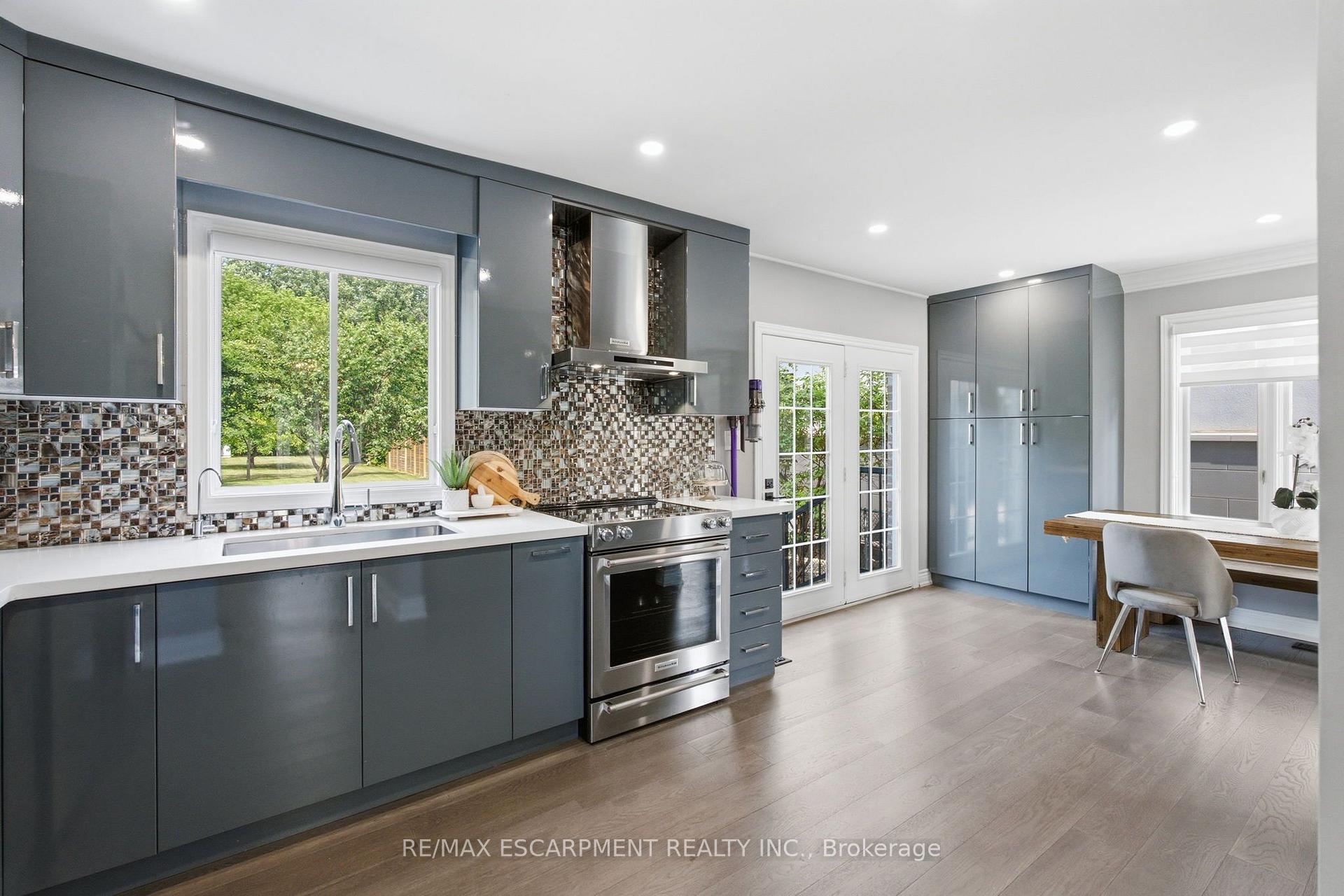 Photo 15 of 513 Maplehurst Avenue, Oakville, West — HOMEH