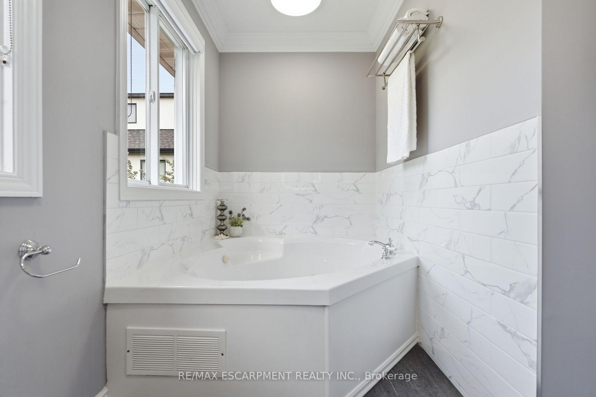 Photo 26 of 513 Maplehurst Avenue, Oakville, West — HOMEH