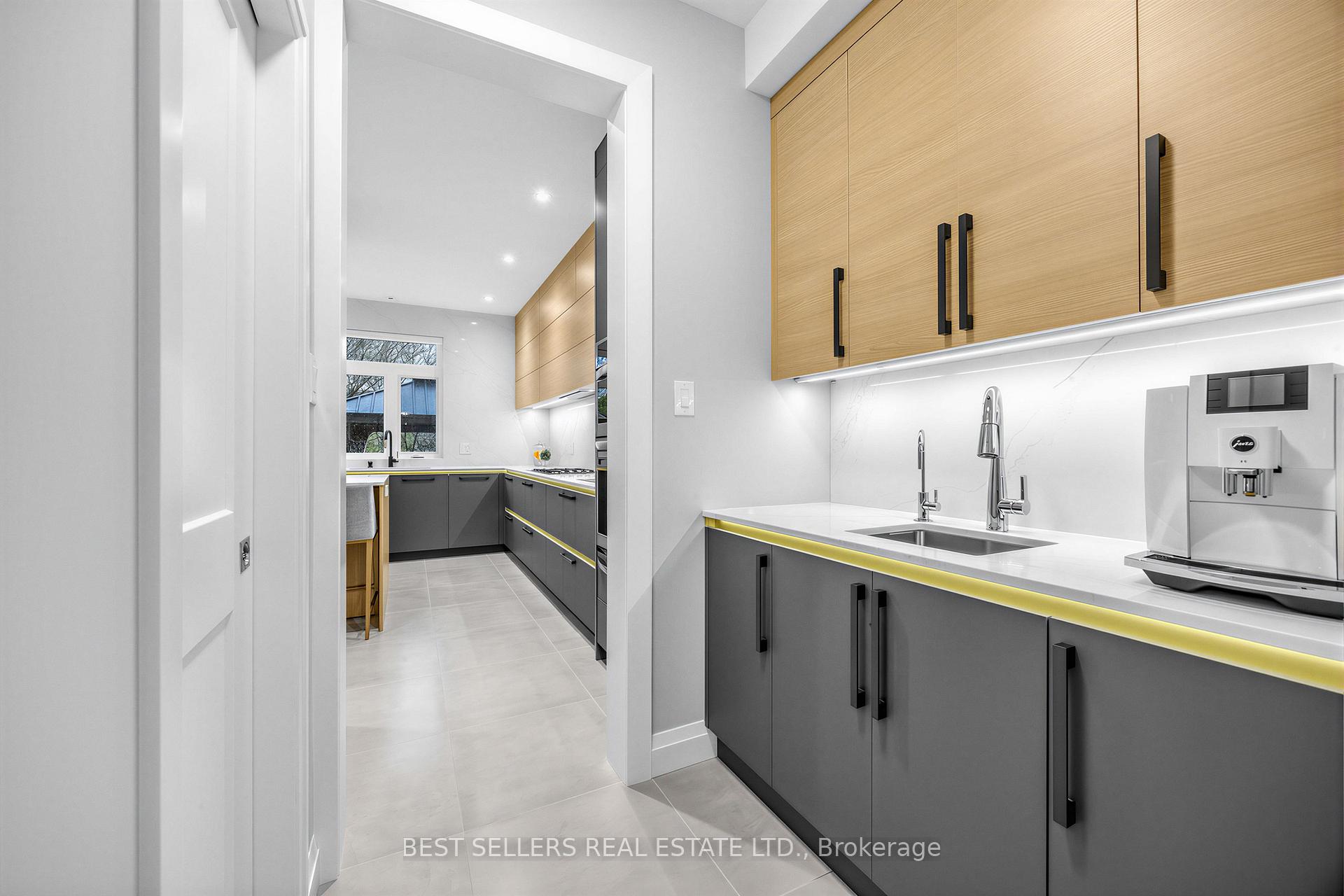 Photo 8 of 395 Klein Circle, Hamilton, Meadowlands — HOMEH