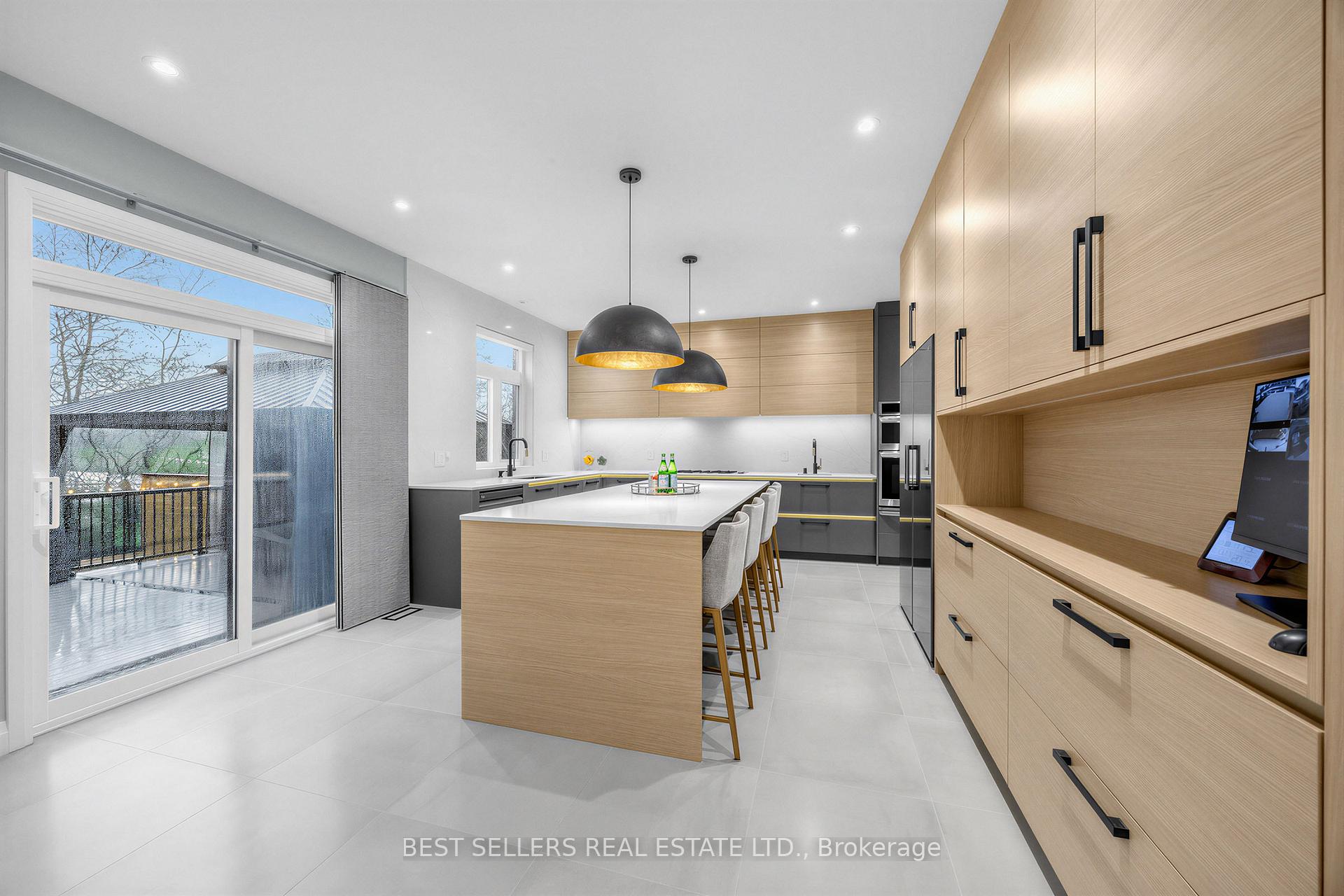 Photo 9 of 395 Klein Circle, Hamilton, Meadowlands — HOMEH