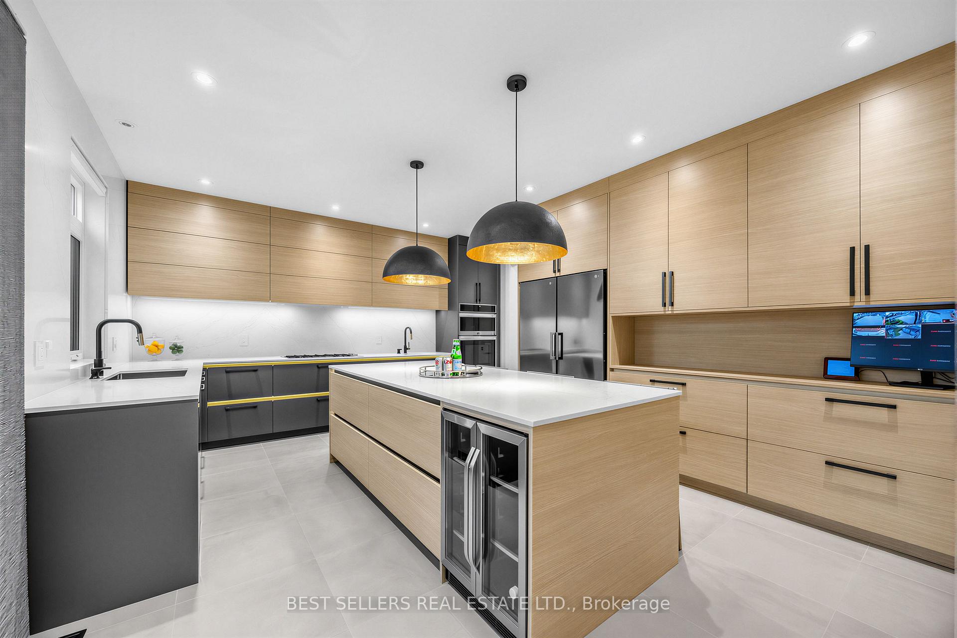Photo 10 of 395 Klein Circle, Hamilton, Meadowlands — HOMEH