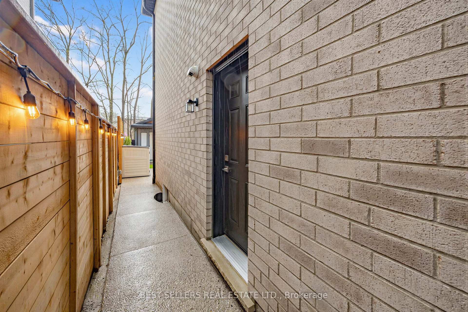 Photo 38 of 395 Klein Circle, Hamilton, Meadowlands — HOMEH