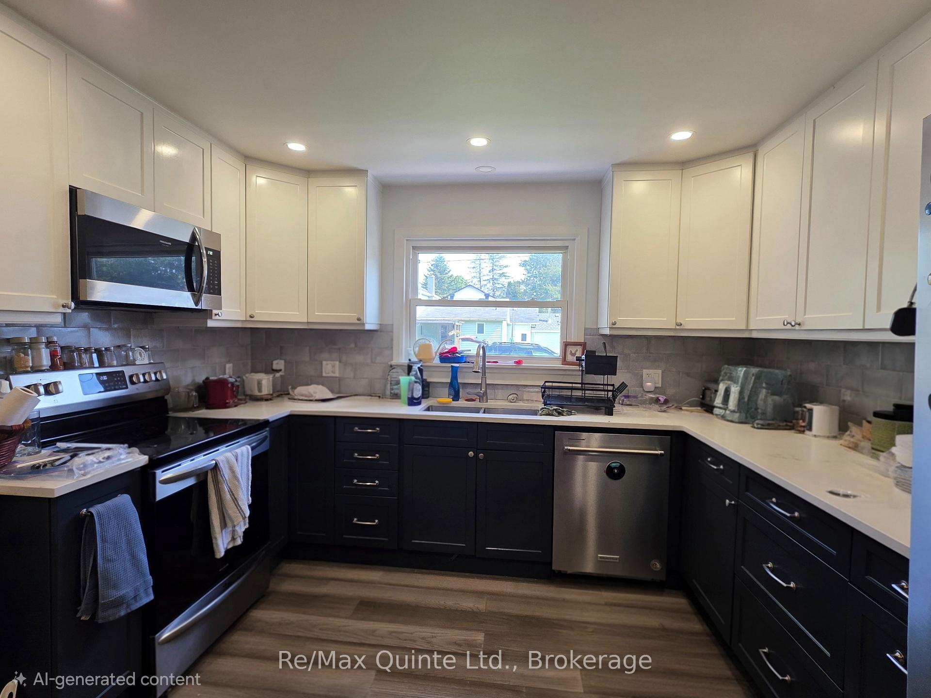 Photo 3 of 11 Second Street, Prince Edward County, Picton Ward — HOMEH