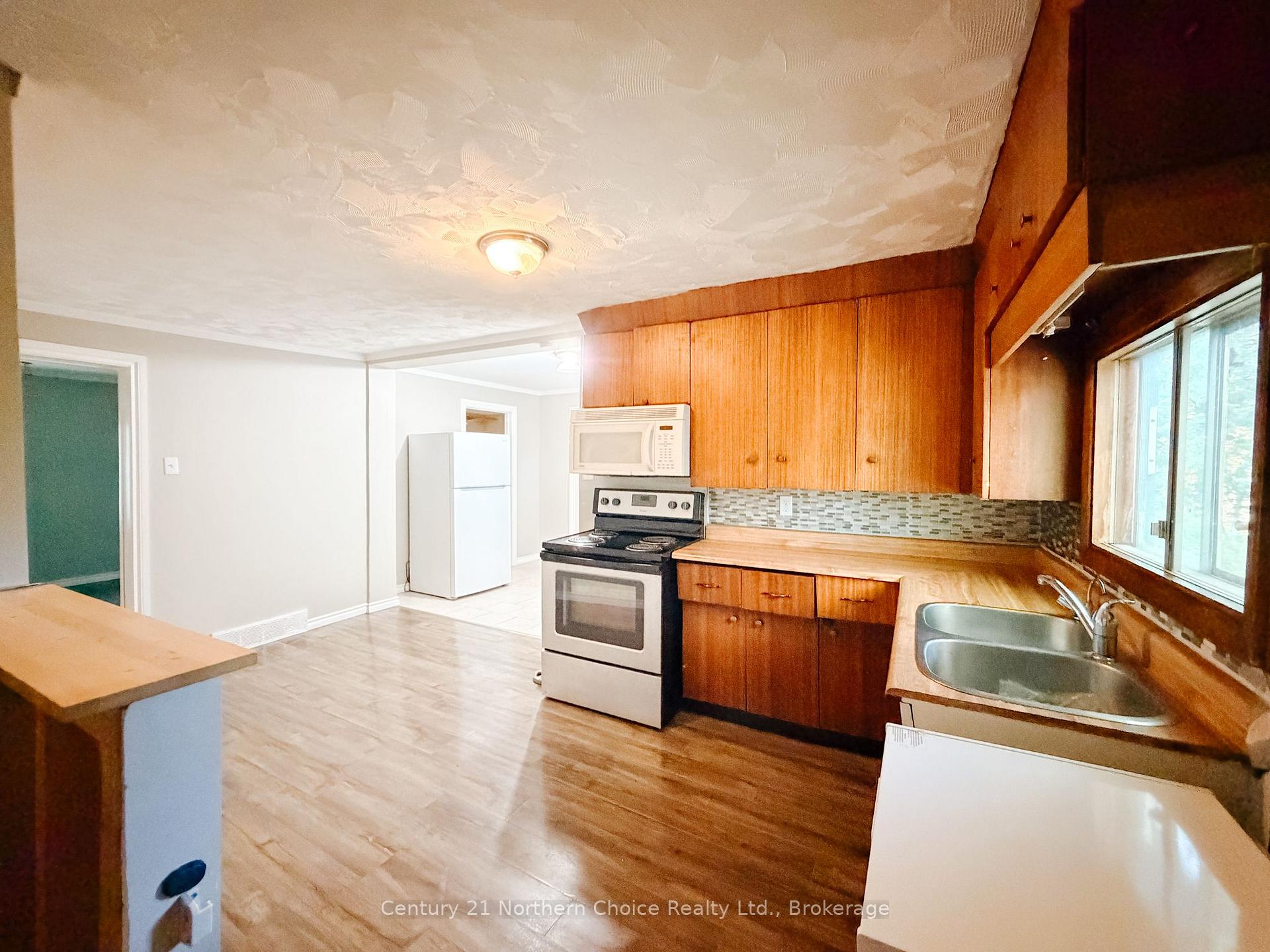 Photo 3 of 1509 Agur Street, Kenora, Lakeside — HOMEH