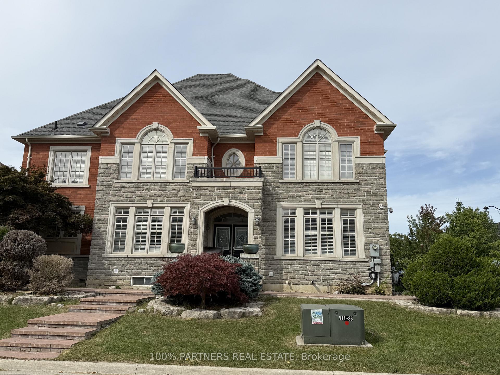 Photo 3 of 56 Woodvalley Crescent, Vaughan, Patterson — HOMEH