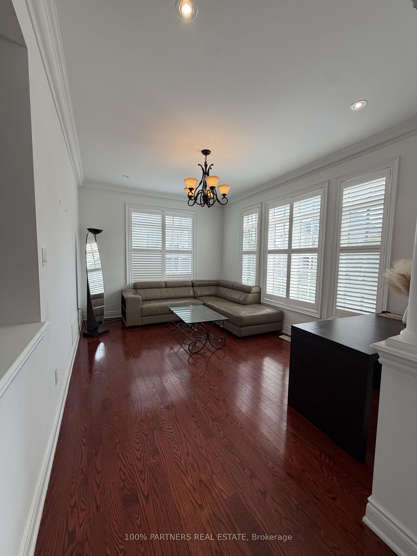 Photo 5 of 56 Woodvalley Crescent, Vaughan, Patterson — HOMEH