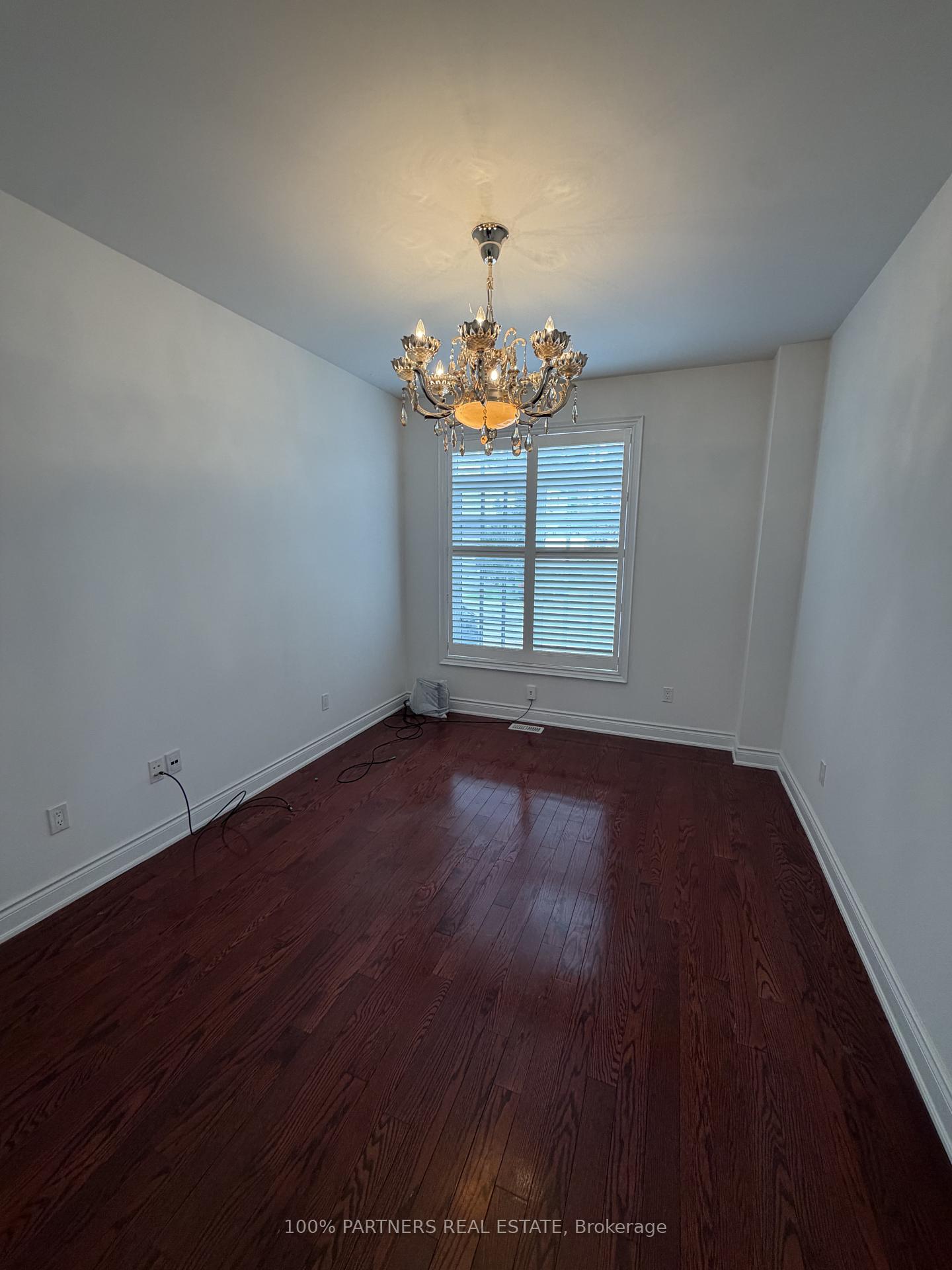 Photo 6 of 56 Woodvalley Crescent, Vaughan, Patterson — HOMEH