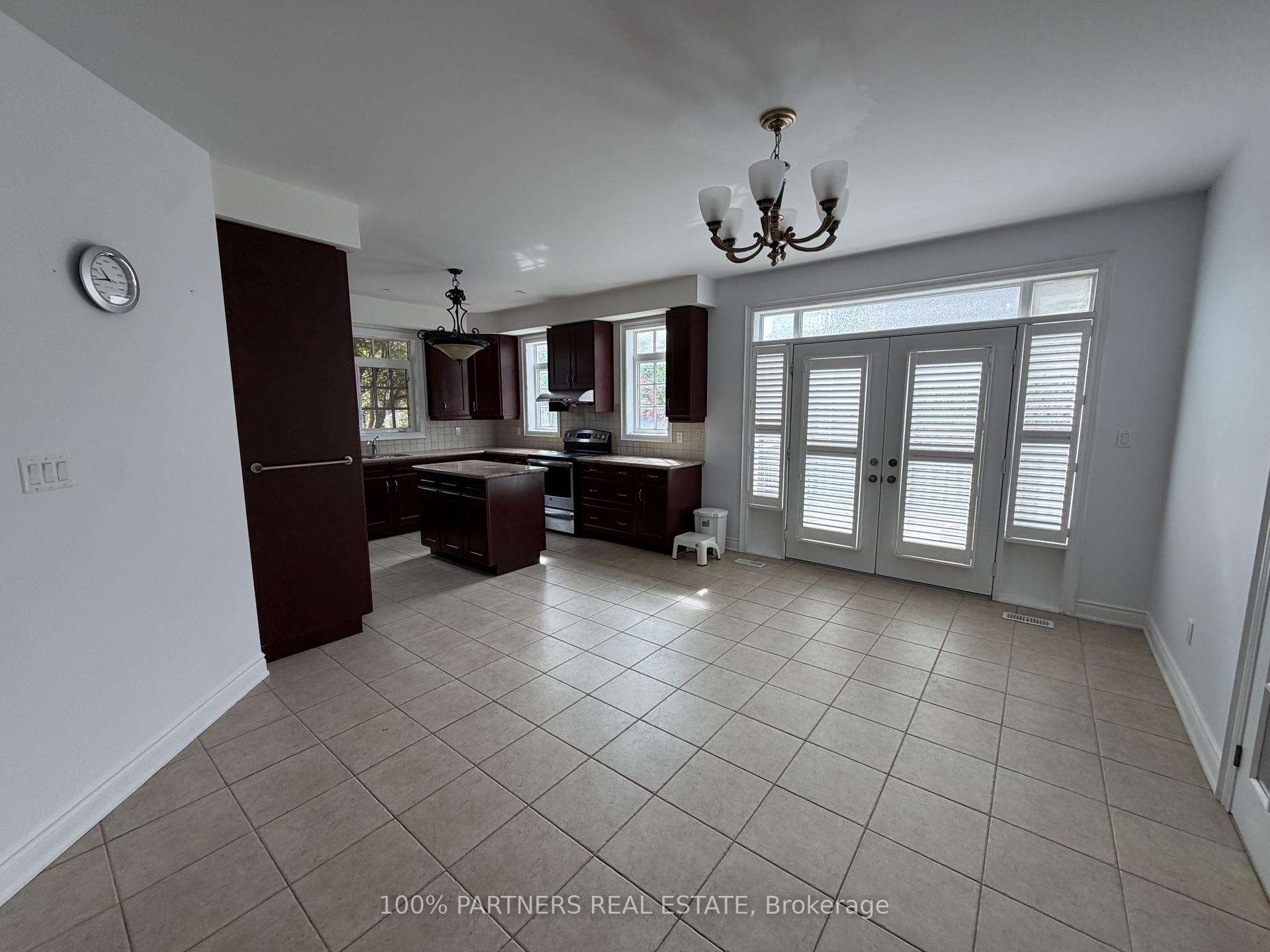 Photo 7 of 56 Woodvalley Crescent, Vaughan, Patterson — HOMEH