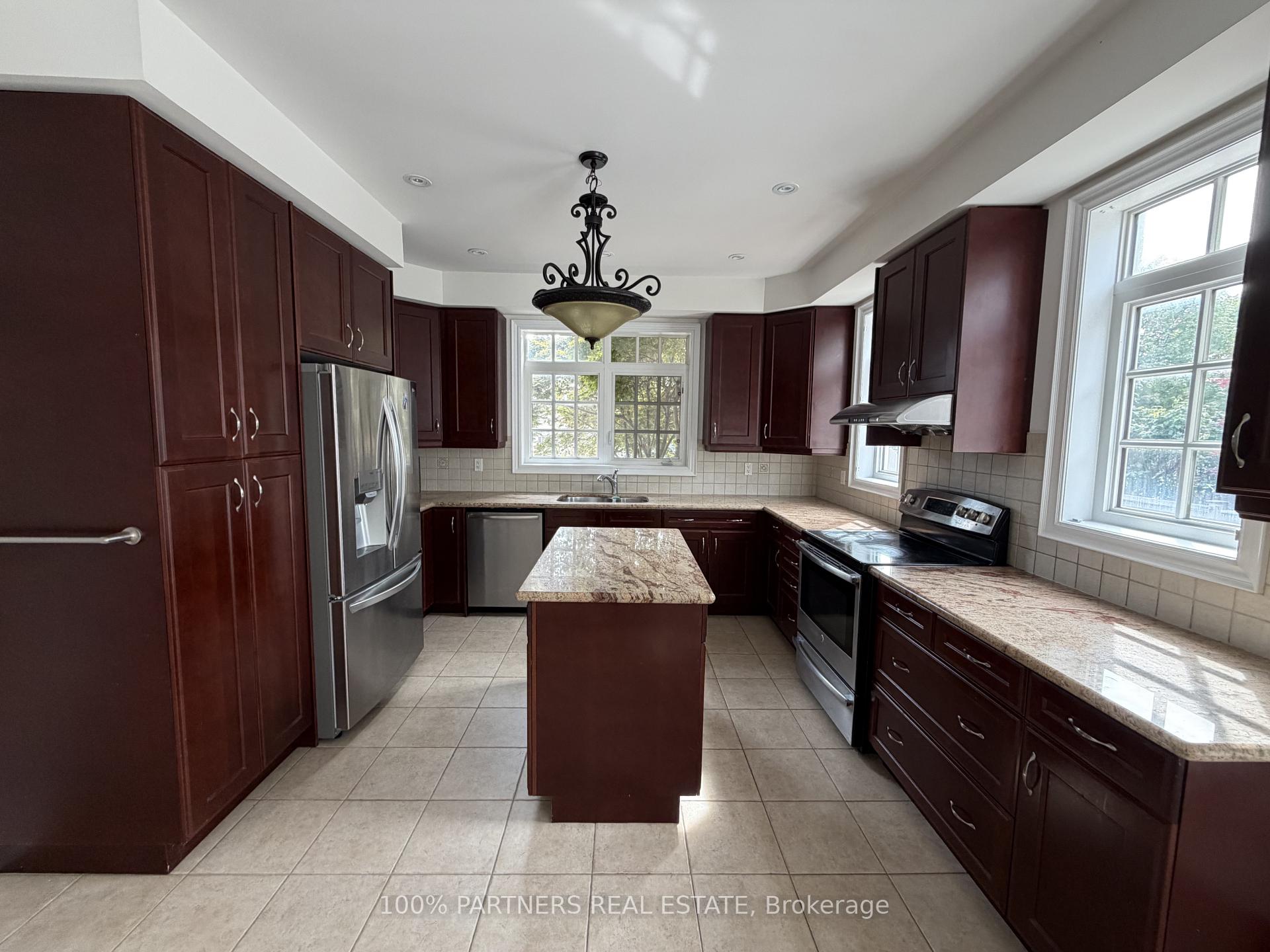 Photo 8 of 56 Woodvalley Crescent, Vaughan, Patterson — HOMEH