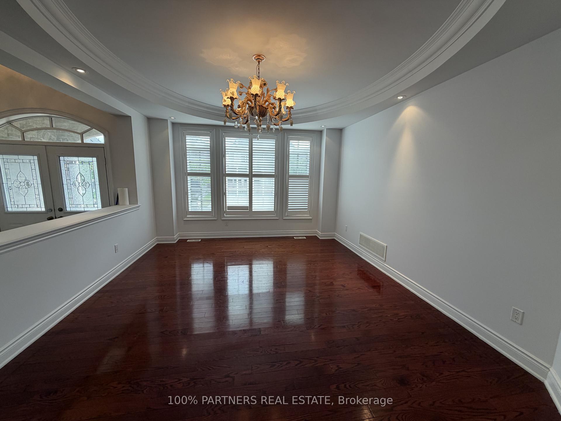 Photo 9 of 56 Woodvalley Crescent, Vaughan, Patterson — HOMEH